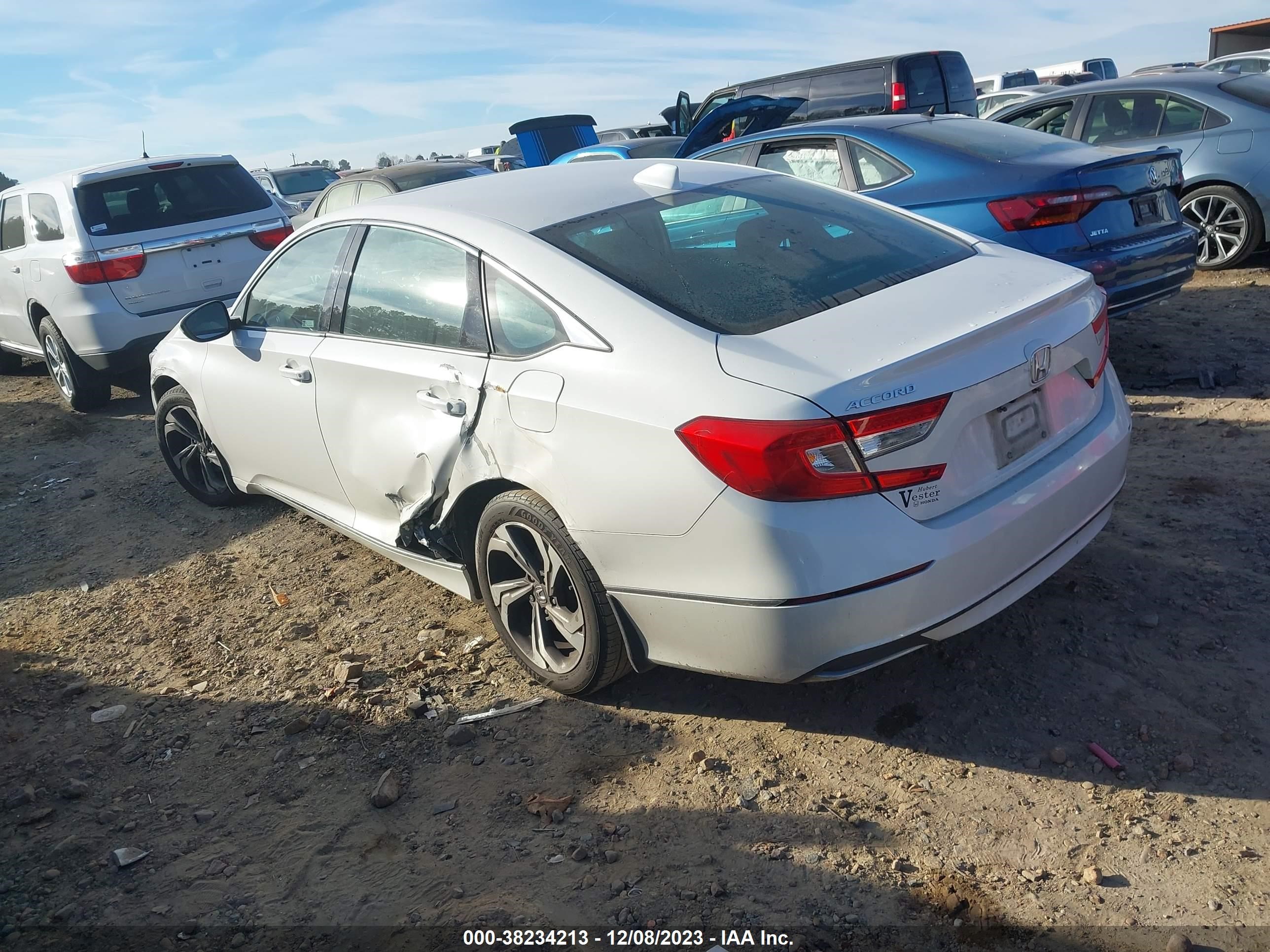 Photo 2 VIN: 1HGCV1F42JA224107 - HONDA ACCORD 