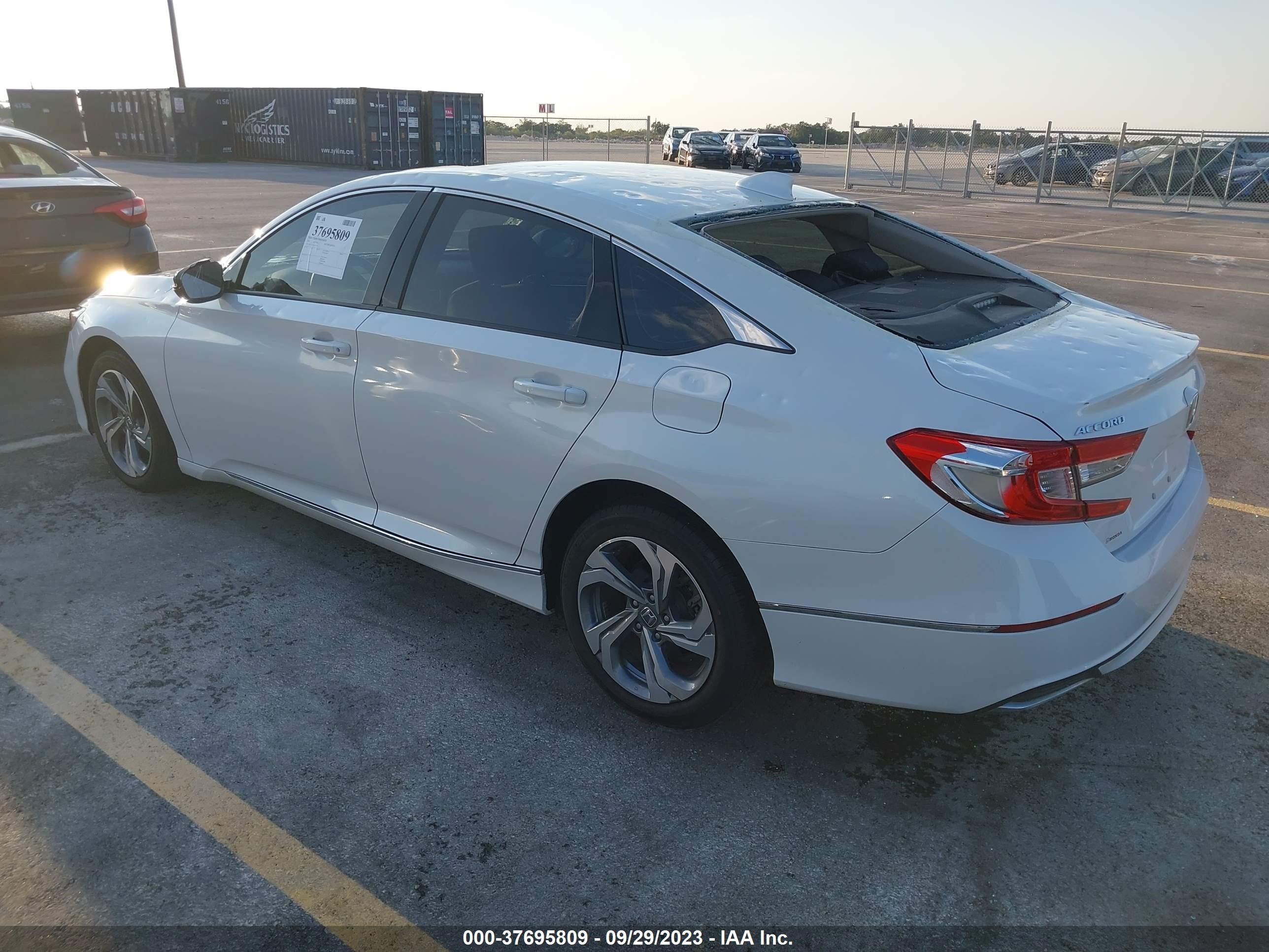 Photo 2 VIN: 1HGCV1F42LA029756 - HONDA ACCORD 