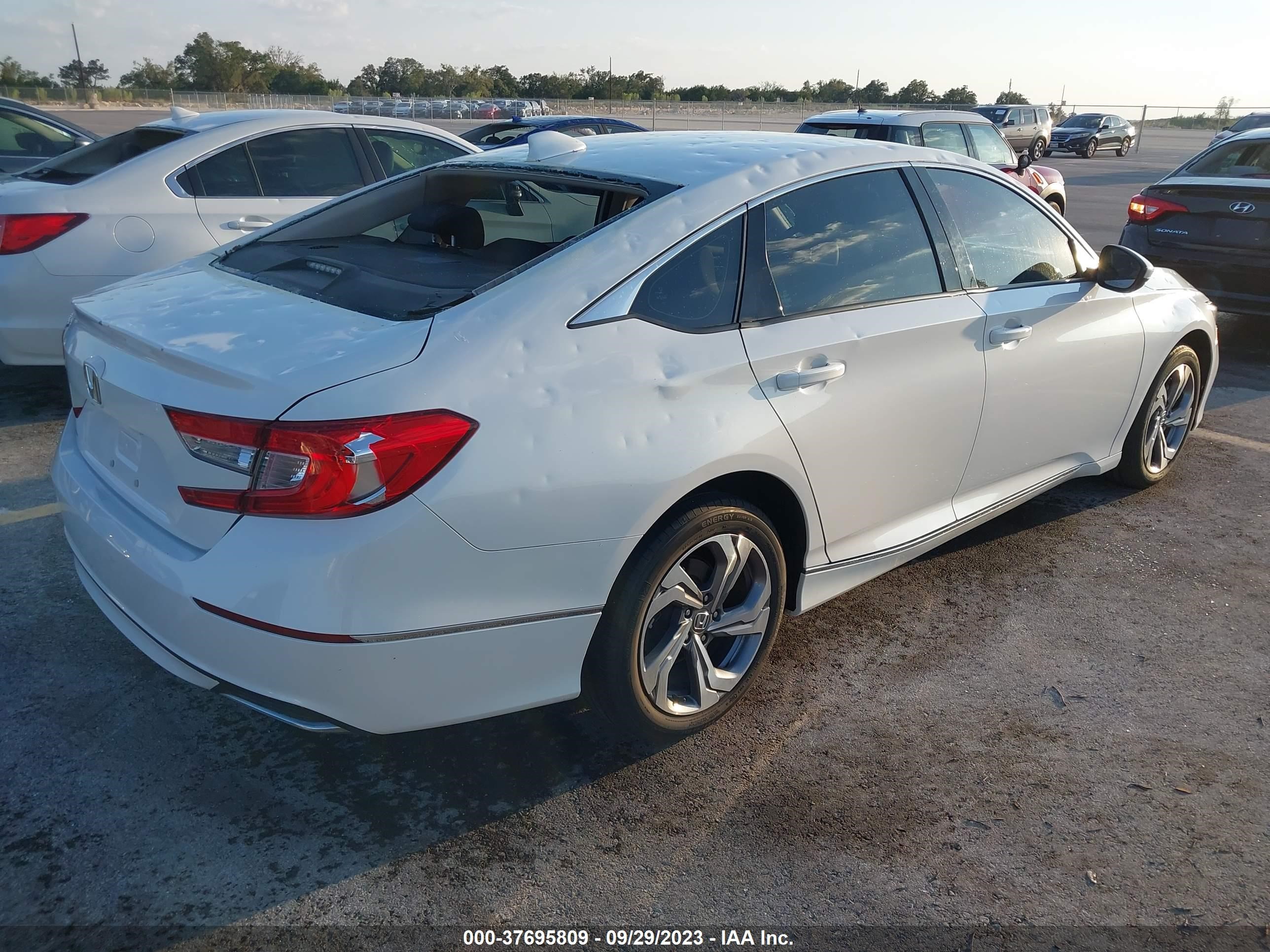 Photo 3 VIN: 1HGCV1F42LA029756 - HONDA ACCORD 