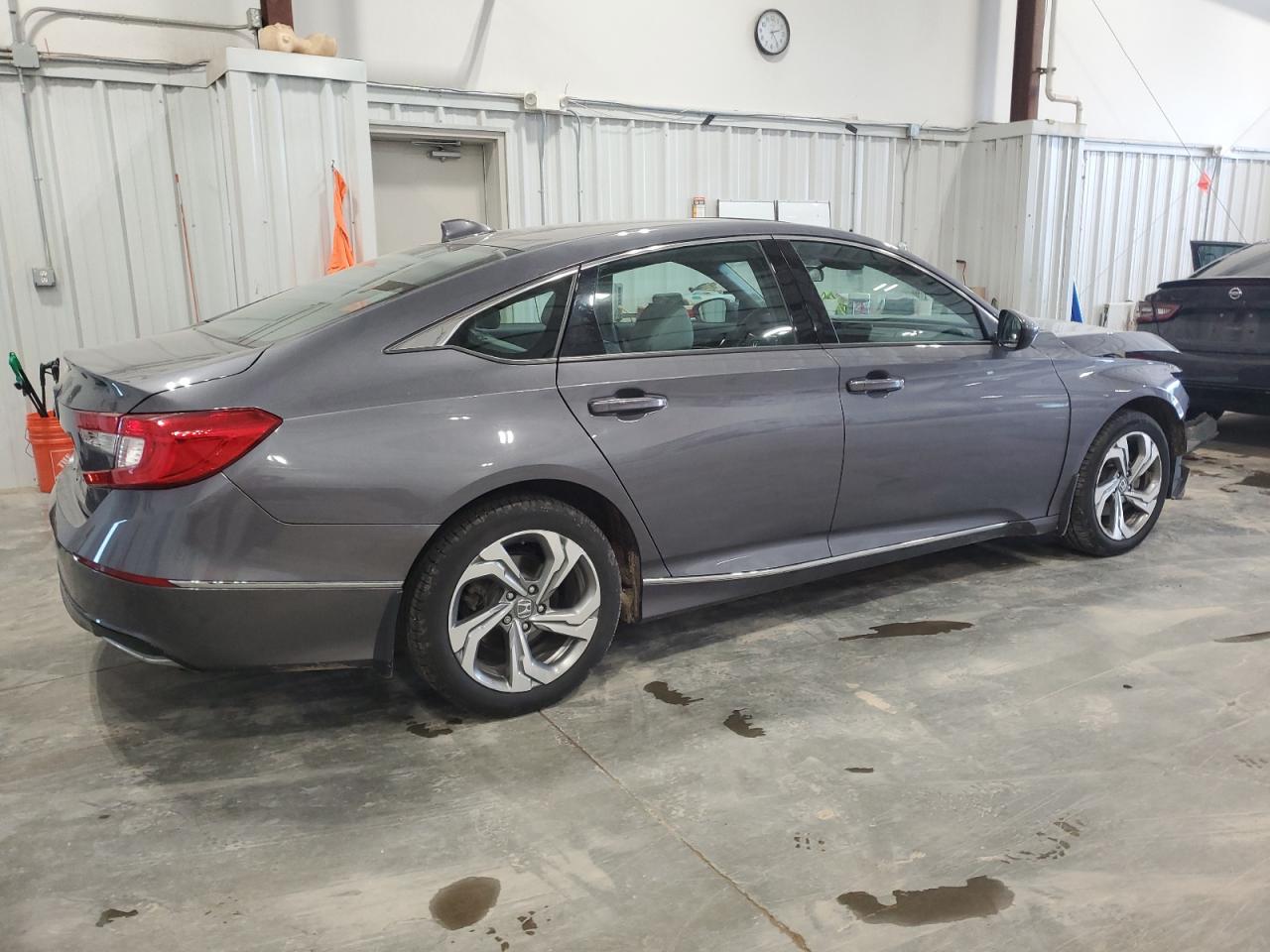 Photo 2 VIN: 1HGCV1F43JA073844 - HONDA ACCORD 