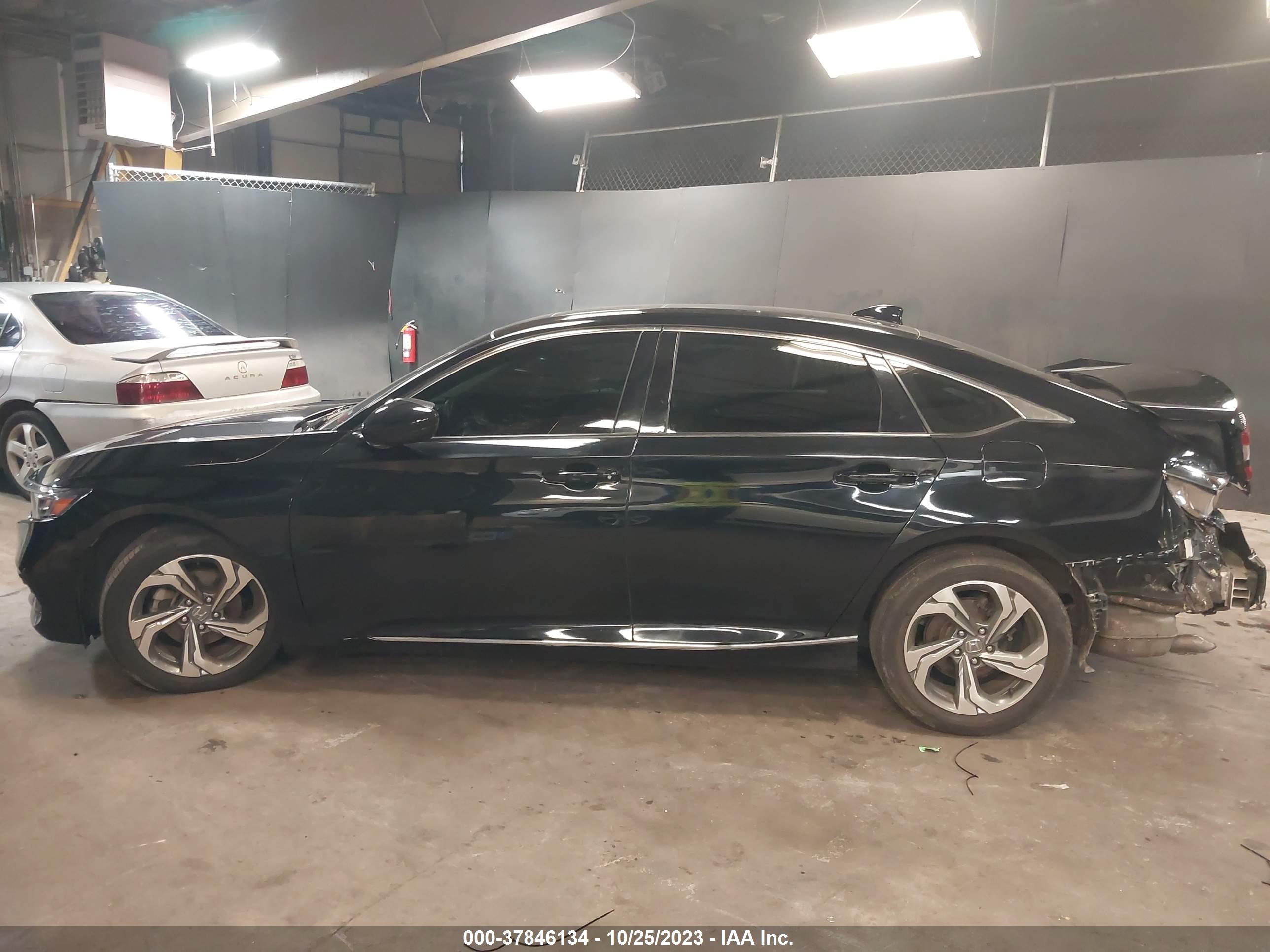 Photo 13 VIN: 1HGCV1F43JA103053 - HONDA ACCORD 