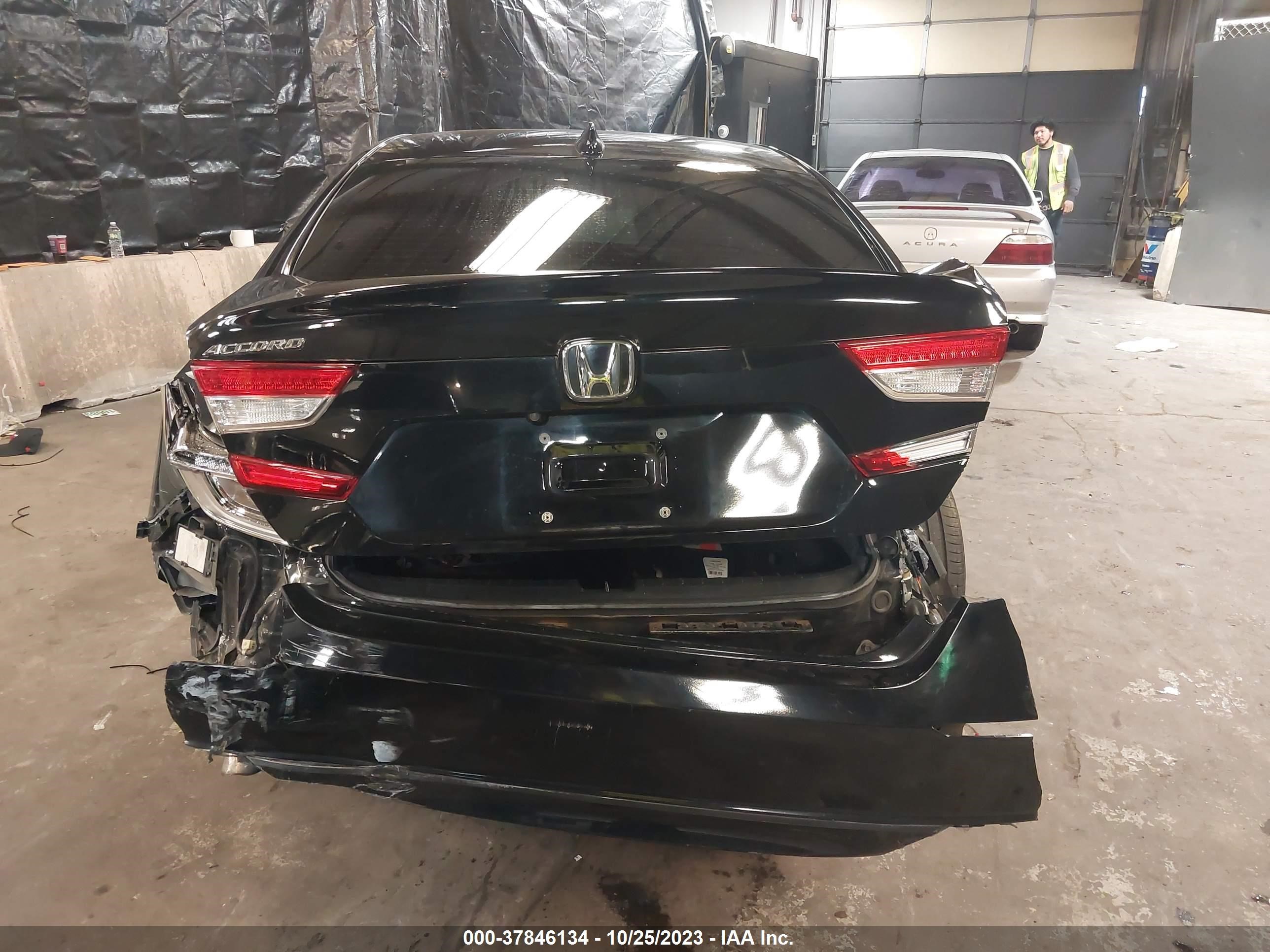 Photo 15 VIN: 1HGCV1F43JA103053 - HONDA ACCORD 