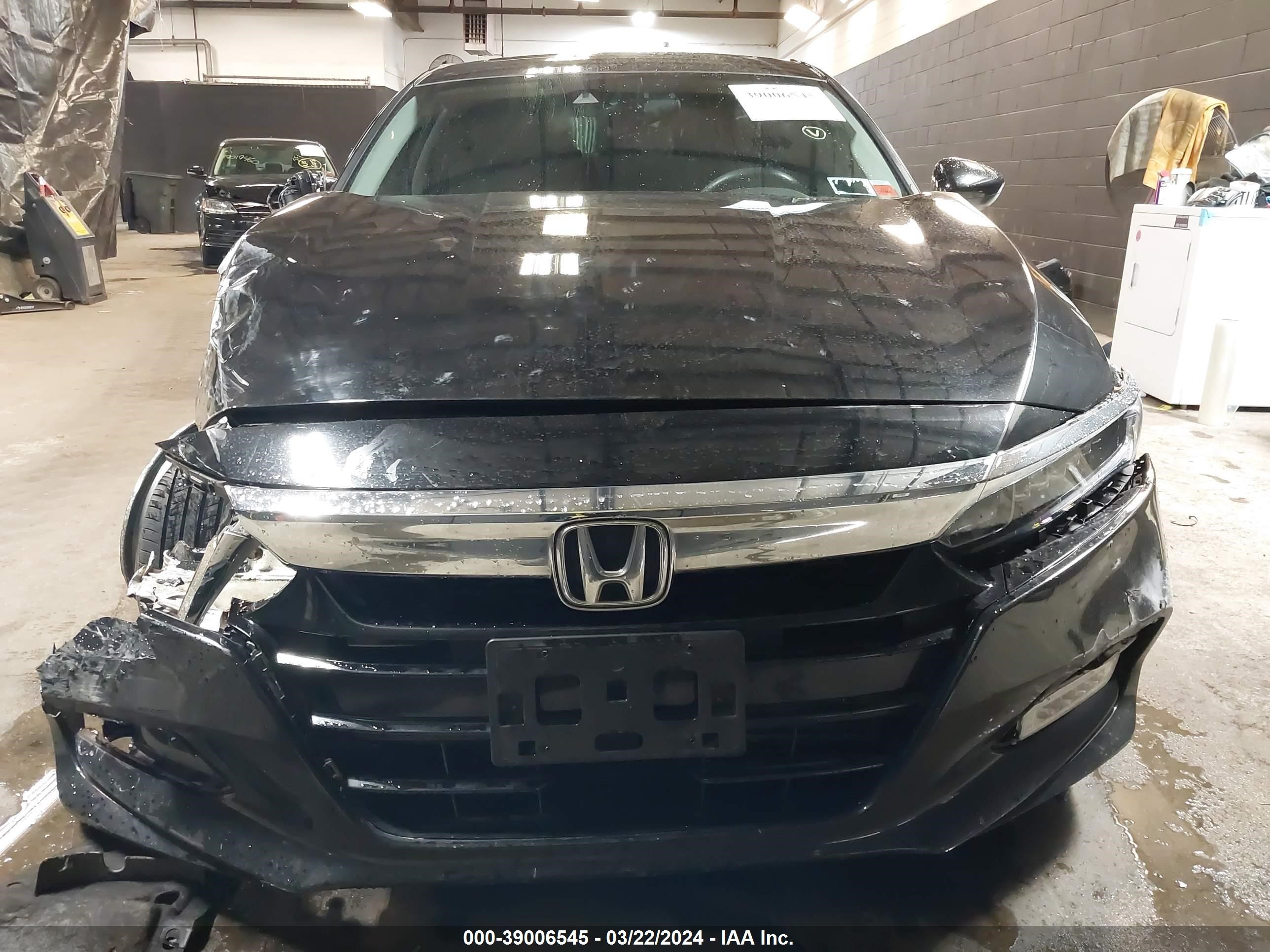 Photo 11 VIN: 1HGCV1F44JA143786 - HONDA ACCORD 