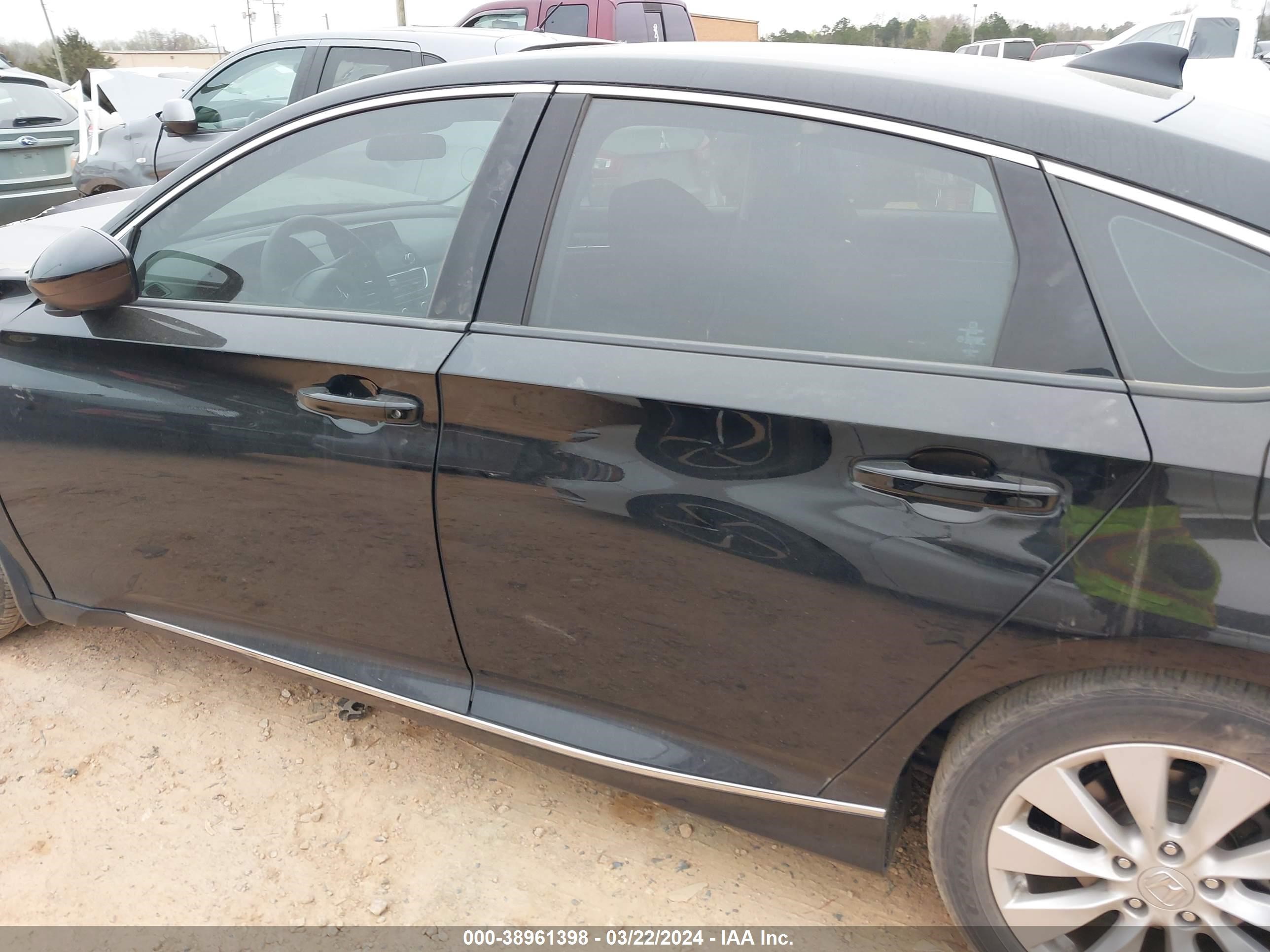 Photo 13 VIN: 1HGCV1F44JA157994 - HONDA ACCORD 