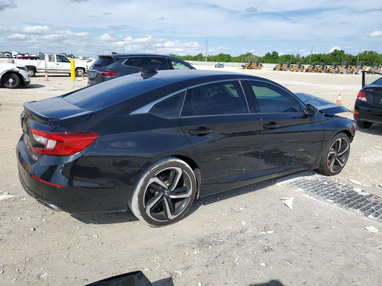 Photo 2 VIN: 1HGCV1F45MA057293 - HONDA ACCORD 