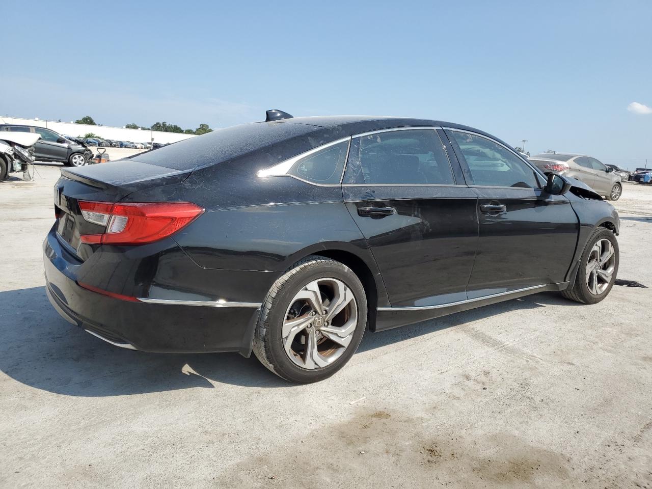 Photo 2 VIN: 1HGCV1F47JA143815 - HONDA ACCORD 