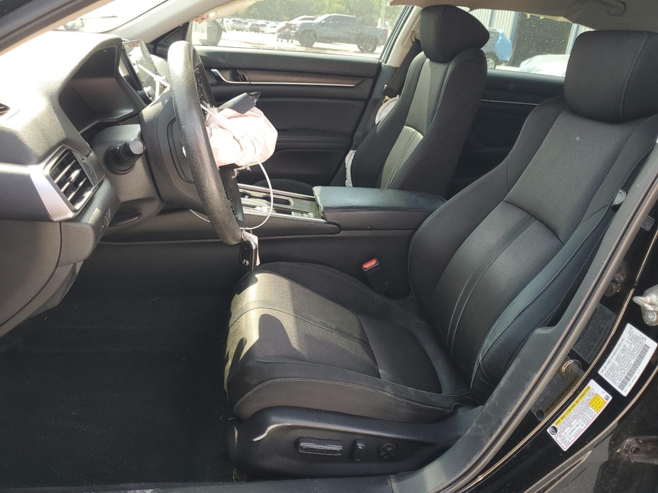 Photo 6 VIN: 1HGCV1F47JA143815 - HONDA ACCORD 