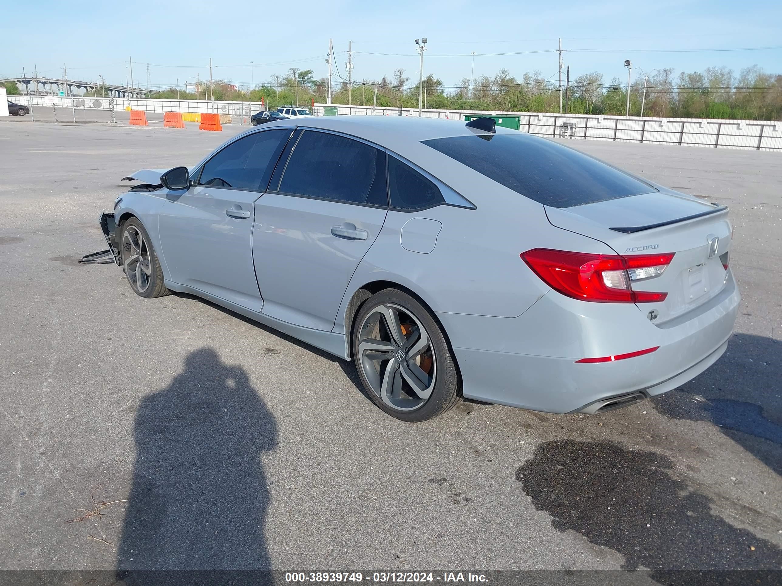 Photo 2 VIN: 1HGCV1F47MA077660 - HONDA ACCORD 