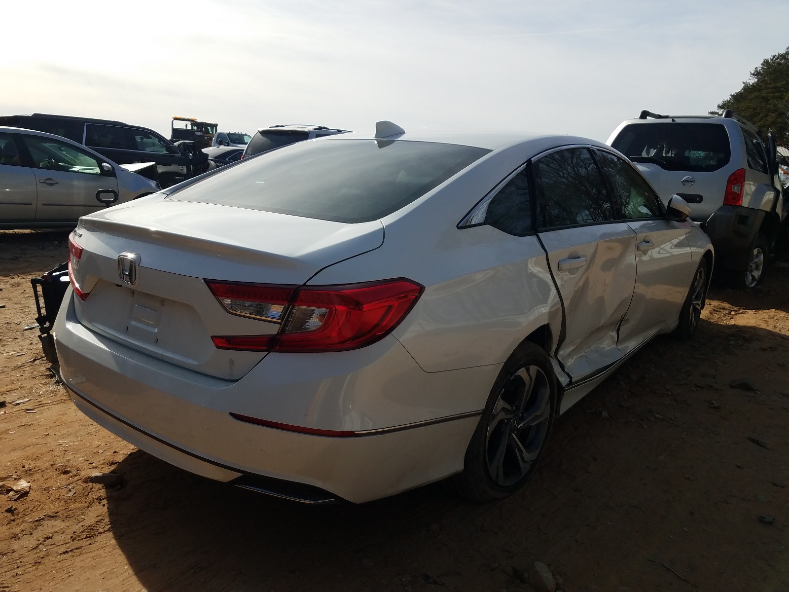 Photo 3 VIN: 1HGCV1F48JA028351 - HONDA ACCORD 