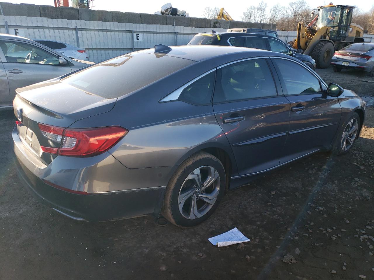 Photo 2 VIN: 1HGCV1F48JA266247 - HONDA ACCORD 