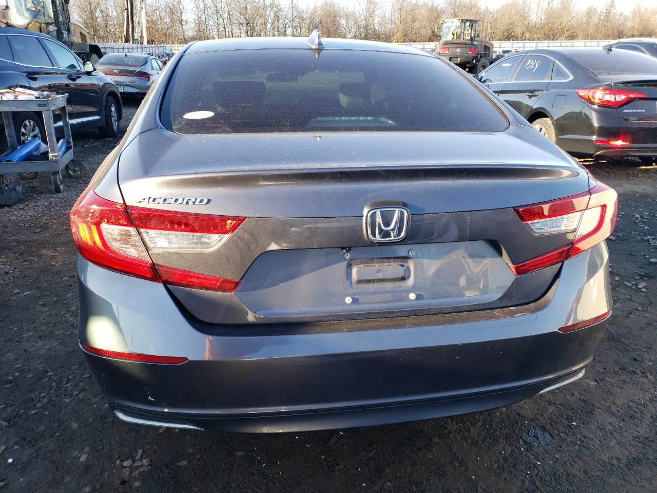 Photo 5 VIN: 1HGCV1F48JA266247 - HONDA ACCORD 