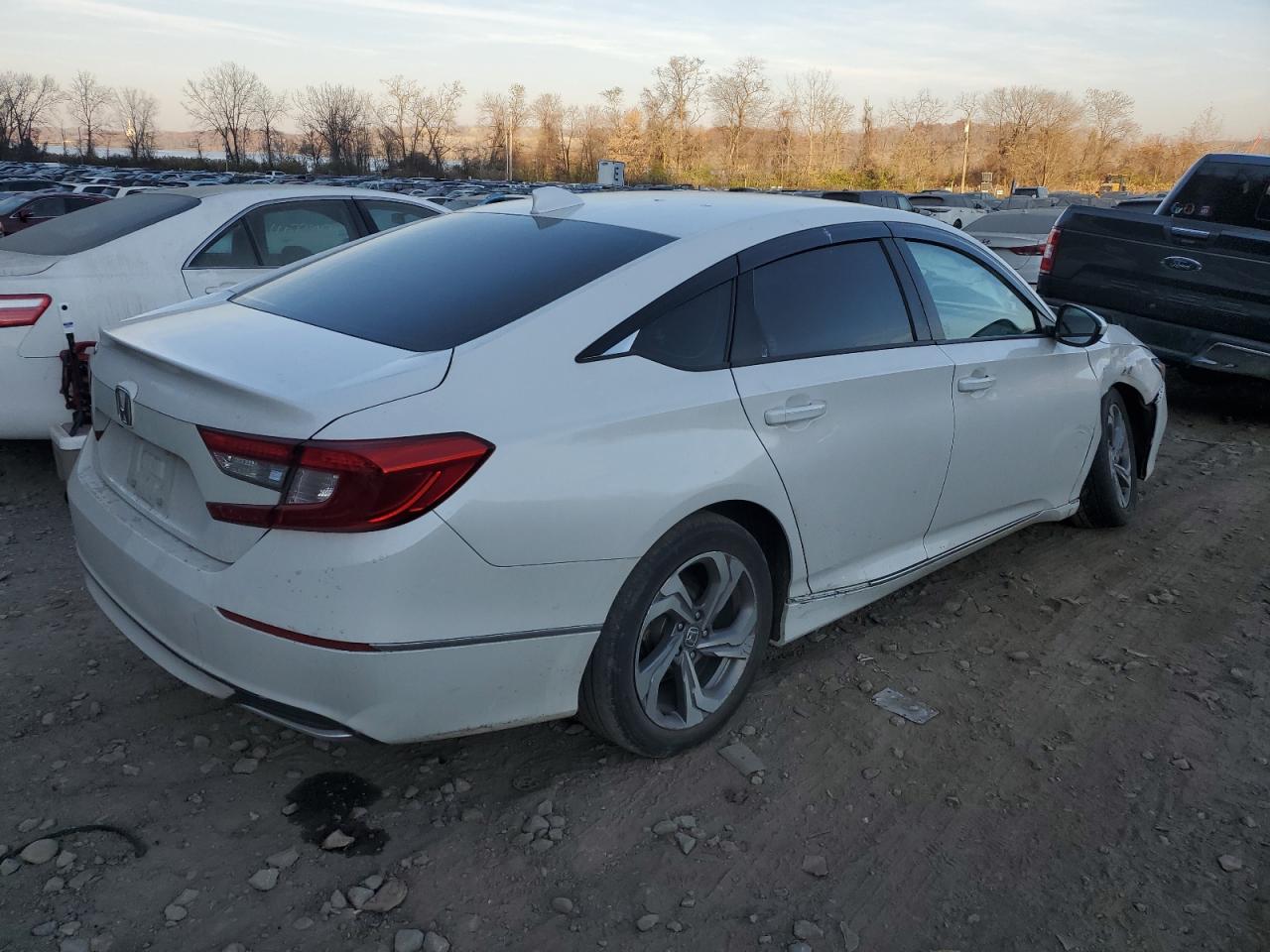 Photo 2 VIN: 1HGCV1F48KA138429 - HONDA ACCORD 