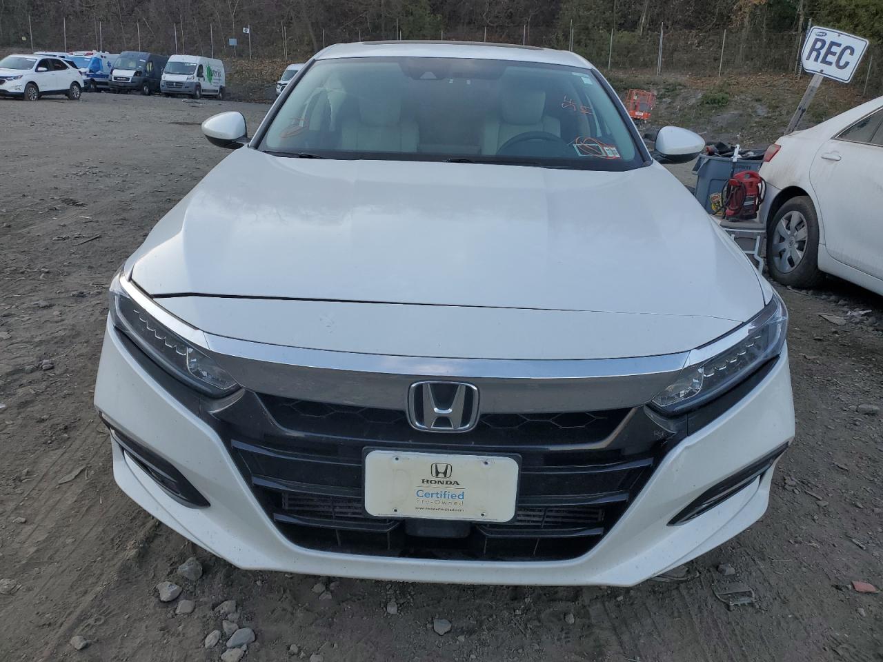 Photo 4 VIN: 1HGCV1F48KA138429 - HONDA ACCORD 