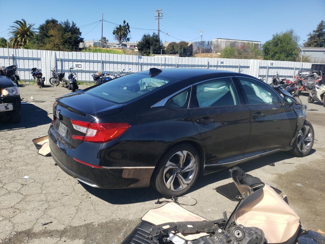 Photo 2 VIN: 1HGCV1F49LA154592 - HONDA ACCORD 