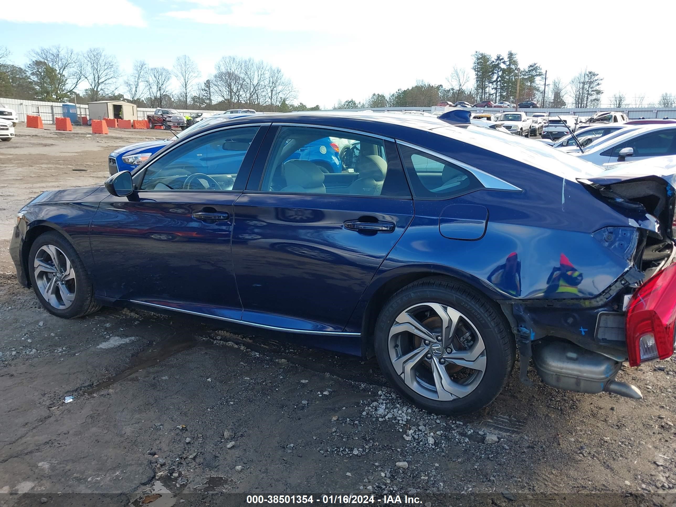 Photo 13 VIN: 1HGCV1F4XJA044308 - HONDA ACCORD 