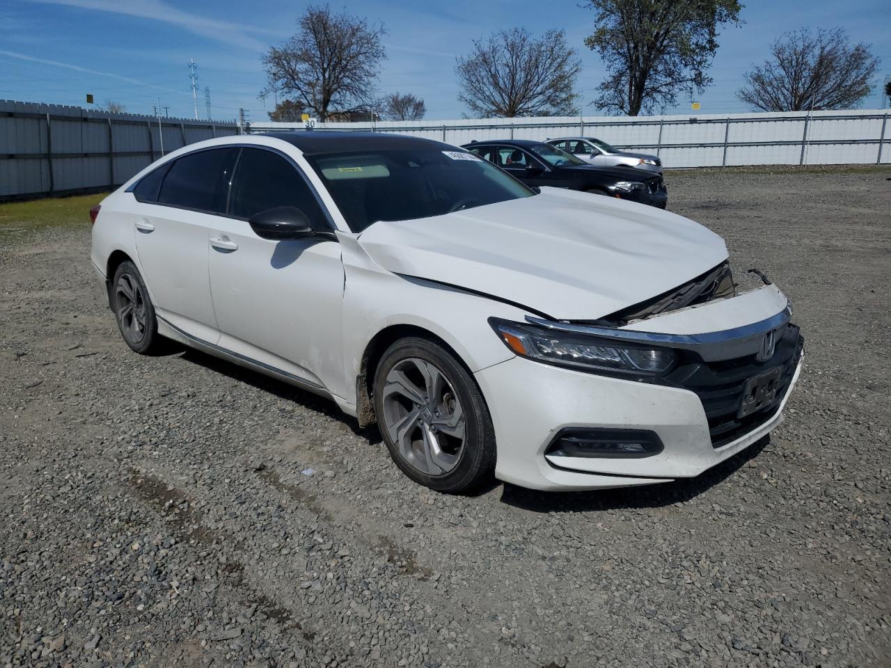 Photo 3 VIN: 1HGCV1F4XJA134803 - HONDA ACCORD 