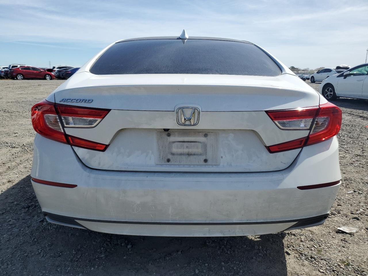 Photo 5 VIN: 1HGCV1F4XJA134803 - HONDA ACCORD 