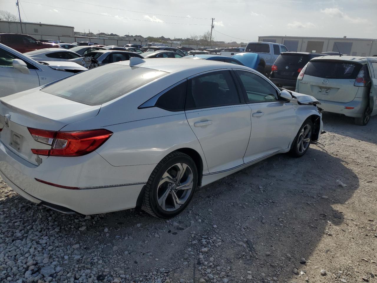 Photo 2 VIN: 1HGCV1F4XJA144277 - HONDA ACCORD 