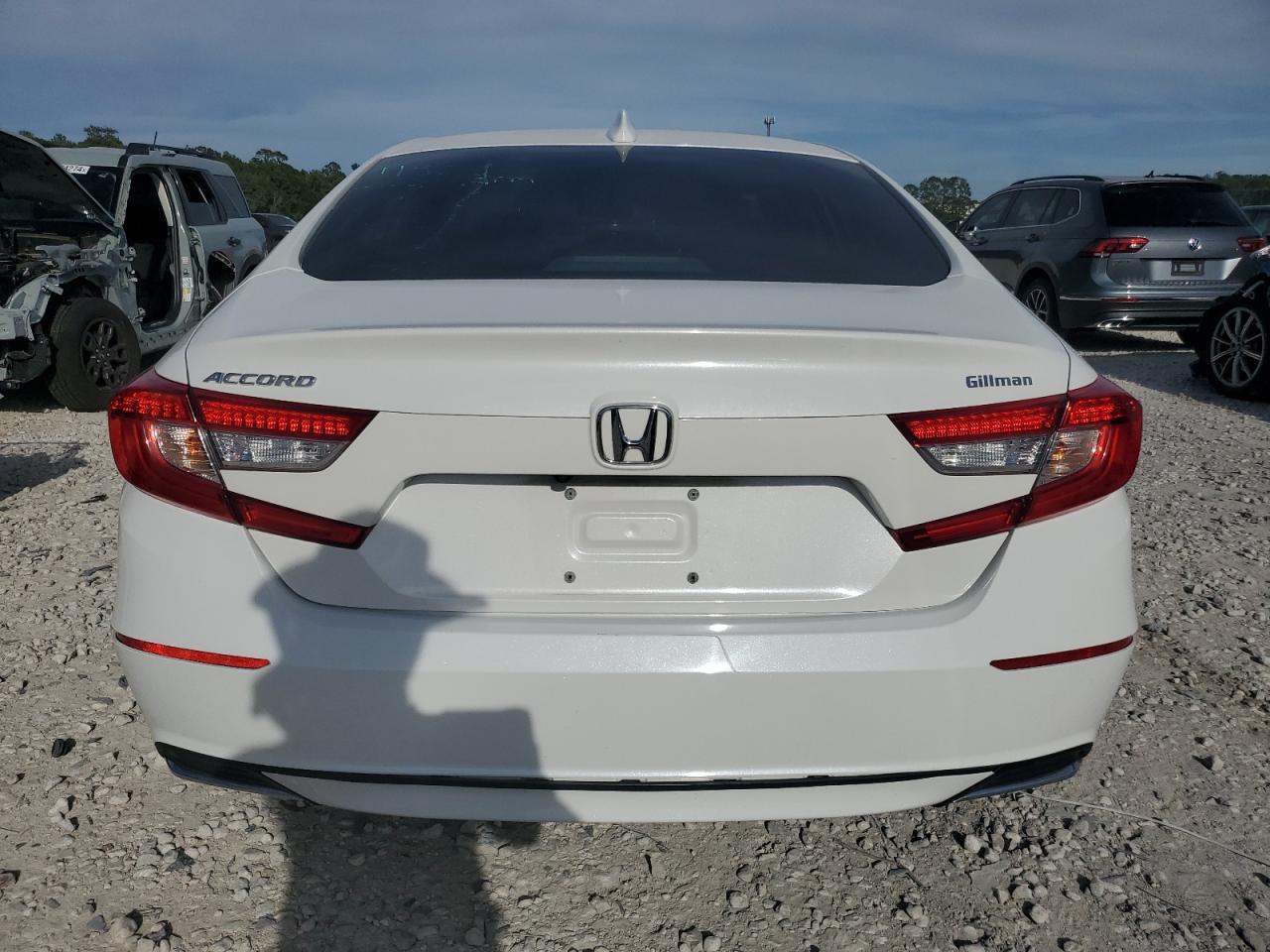 Photo 5 VIN: 1HGCV1F4XJA156235 - HONDA ACCORD 