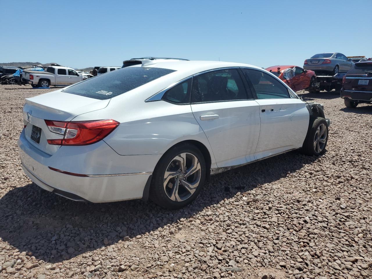 Photo 2 VIN: 1HGCV1F4XJA213906 - HONDA ACCORD 