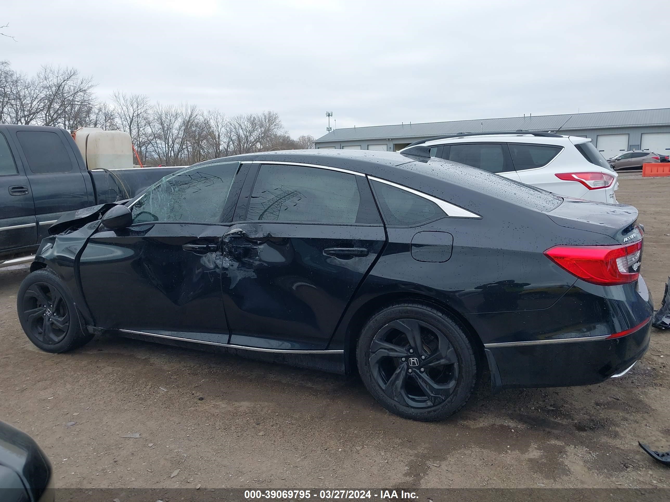 Photo 13 VIN: 1HGCV1F4XKA025758 - HONDA ACCORD 