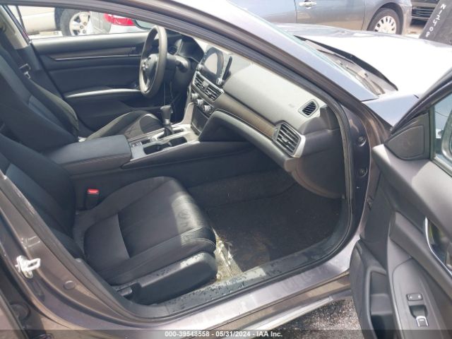 Photo 4 VIN: 1HGCV1F4XKA099164 - HONDA ACCORD 