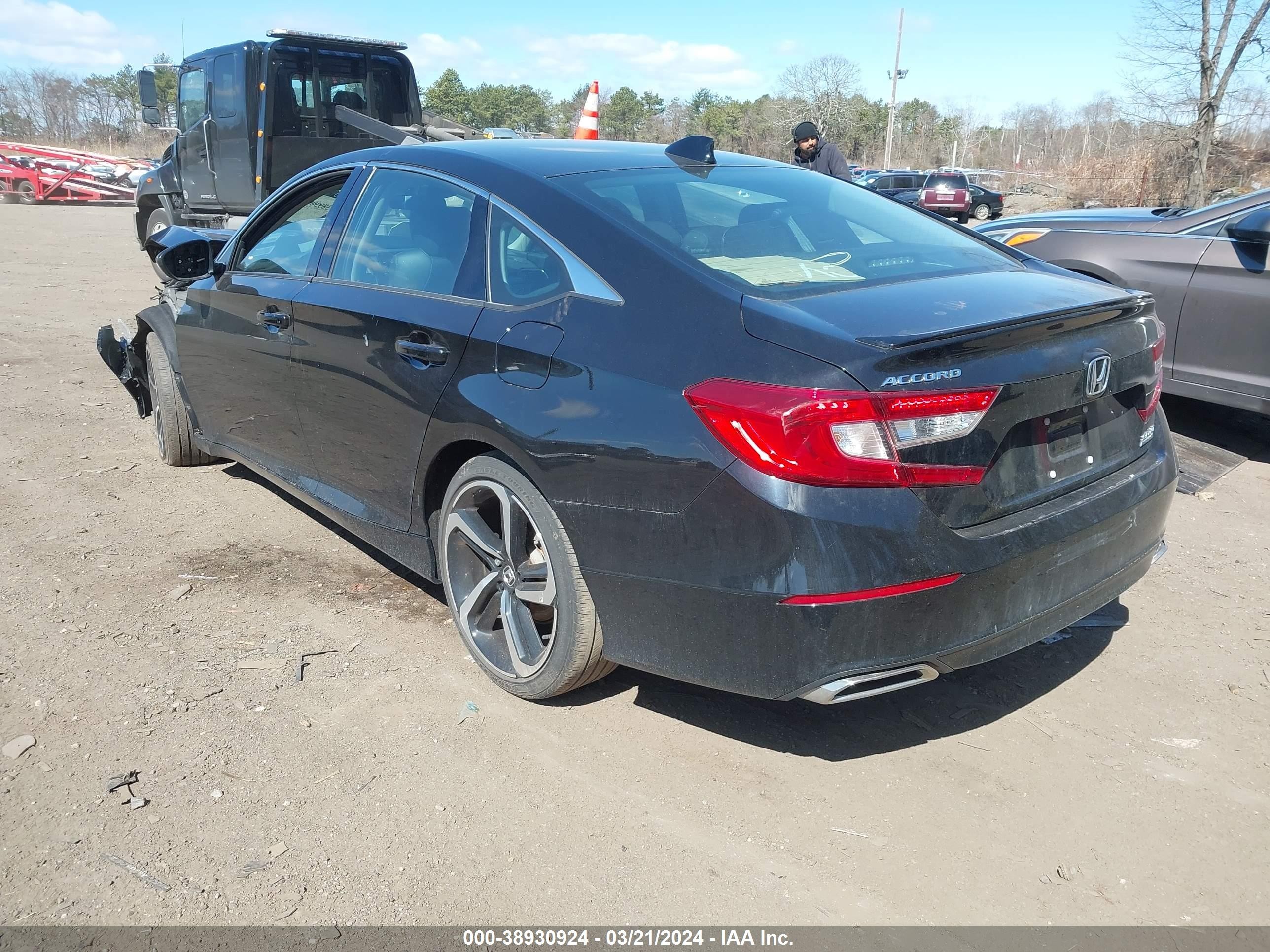 Photo 2 VIN: 1HGCV1F4XMA118928 - HONDA ACCORD 