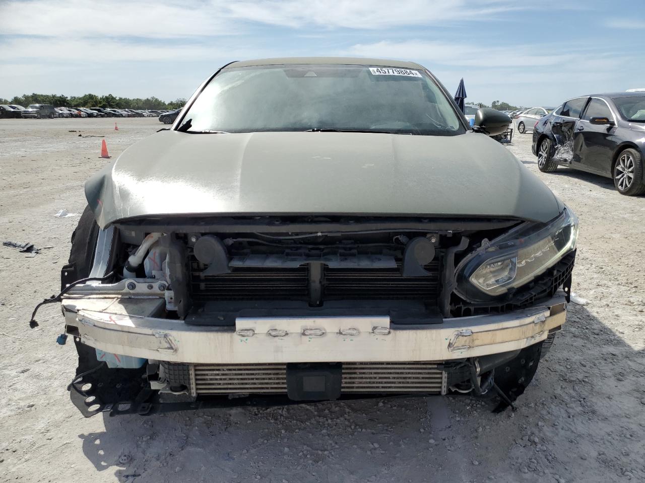 Photo 4 VIN: 1HGCV1F50JA178205 - HONDA ACCORD 