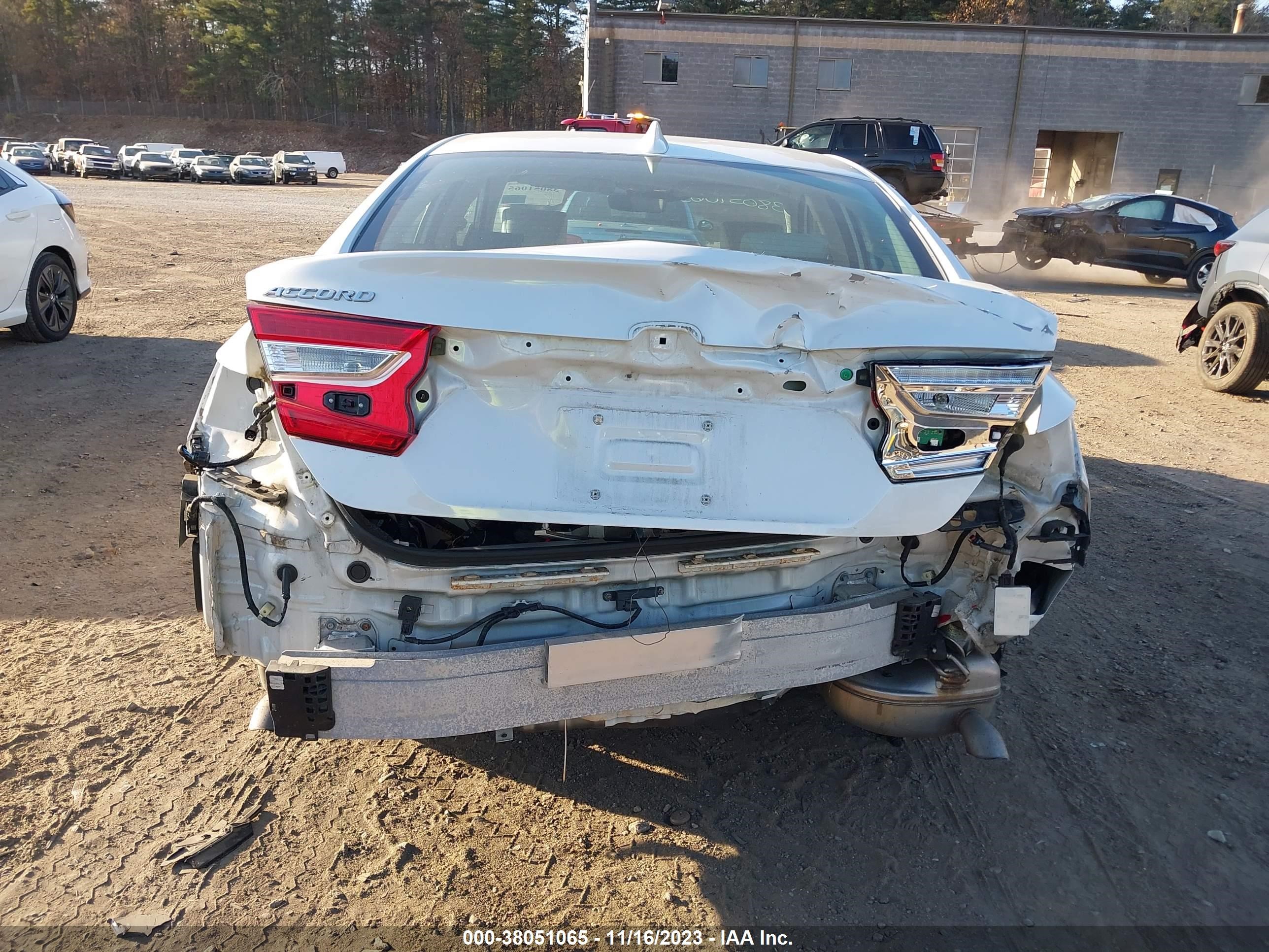 Photo 15 VIN: 1HGCV1F50KA007018 - HONDA ACCORD 