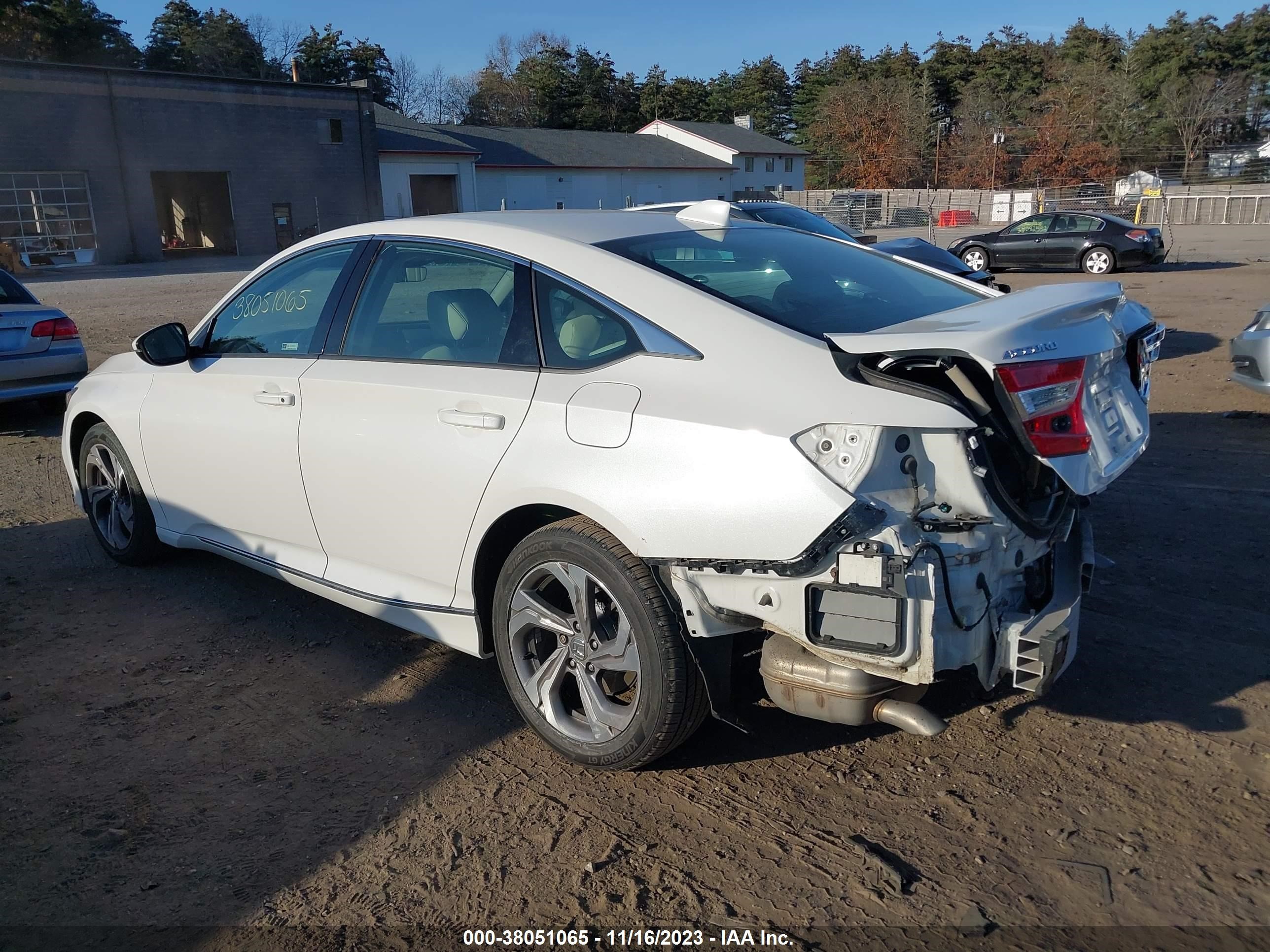 Photo 2 VIN: 1HGCV1F50KA007018 - HONDA ACCORD 