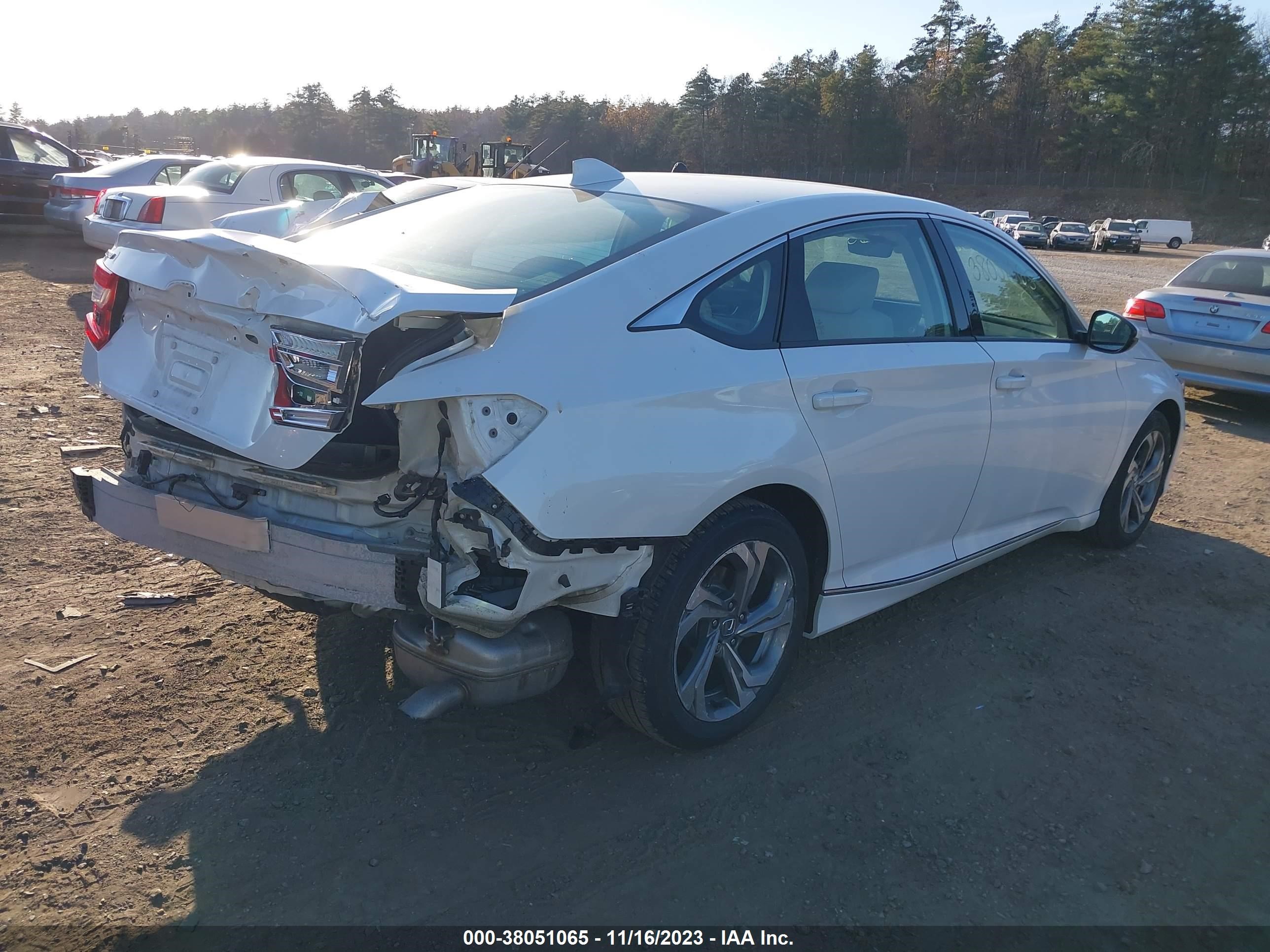 Photo 3 VIN: 1HGCV1F50KA007018 - HONDA ACCORD 