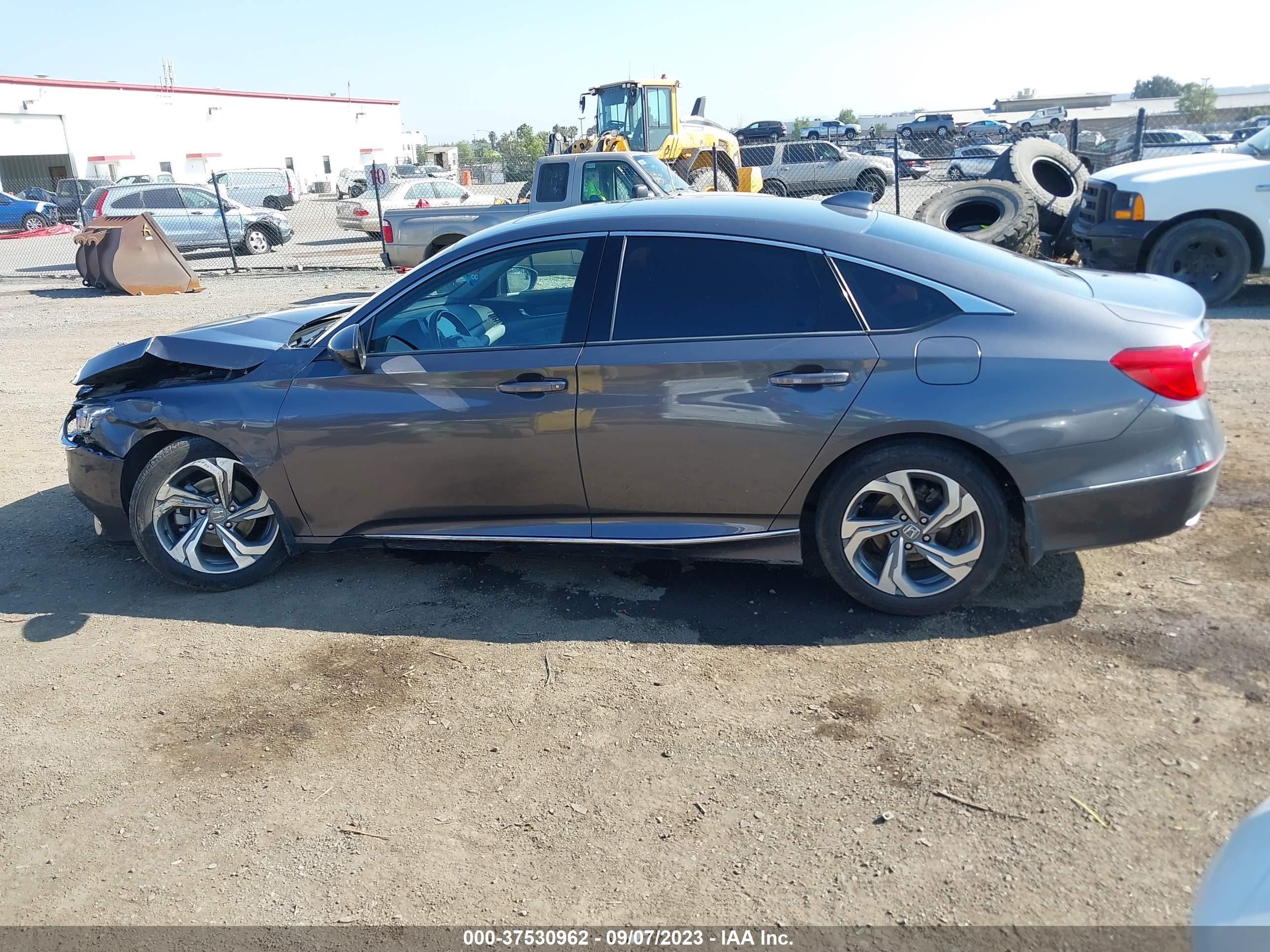 Photo 13 VIN: 1HGCV1F51JA153071 - HONDA ACCORD 