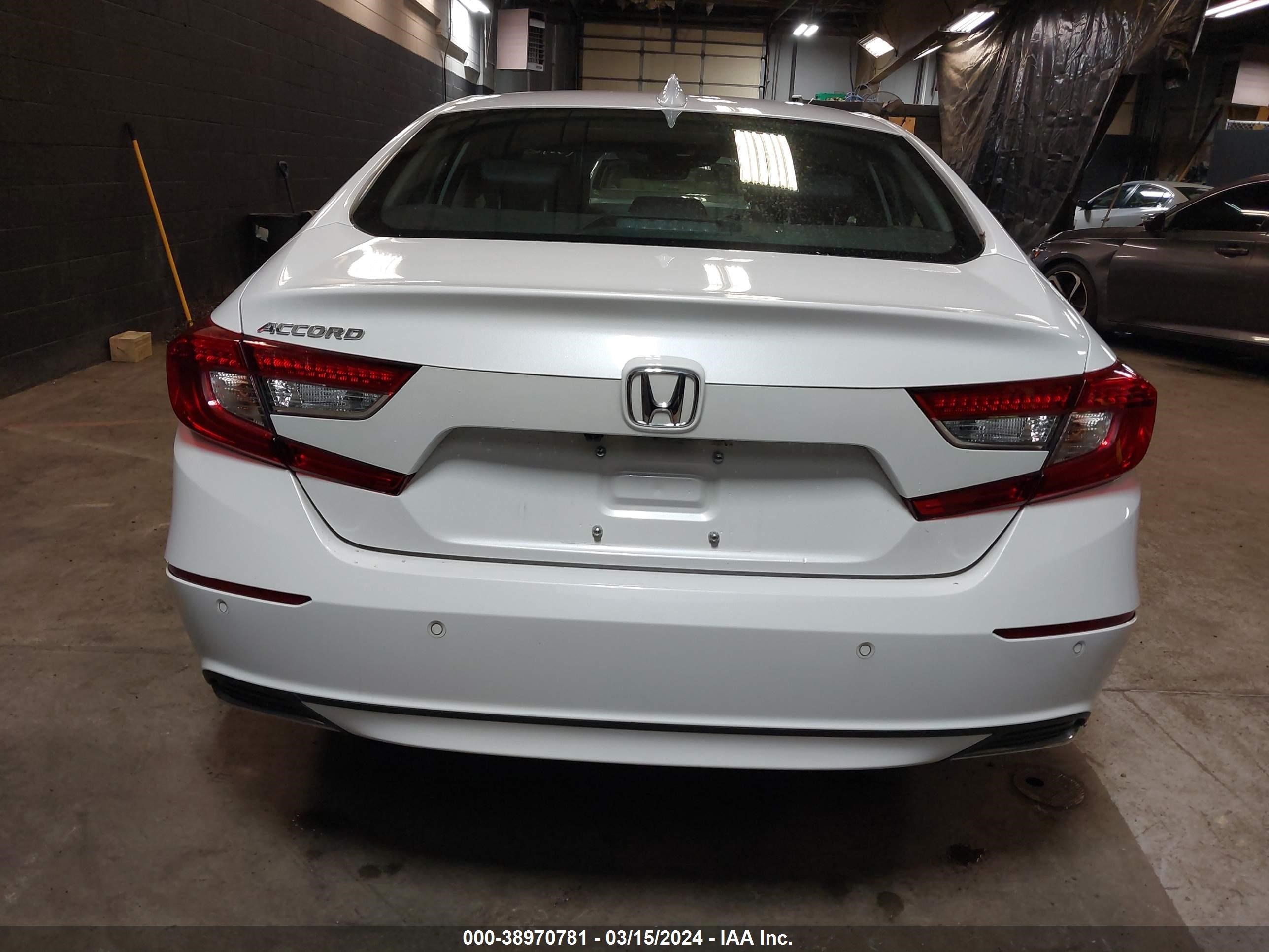 Photo 15 VIN: 1HGCV1F51MA108393 - HONDA ACCORD 