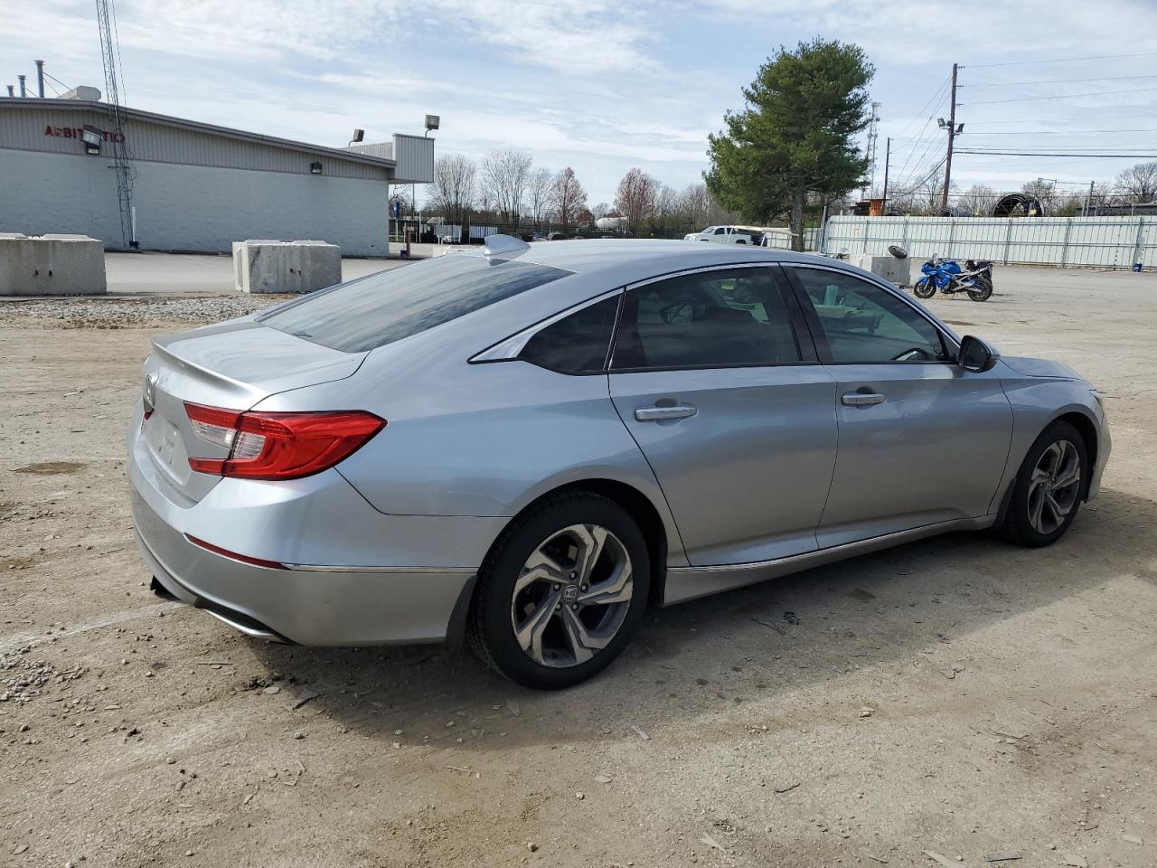 Photo 2 VIN: 1HGCV1F53JA090037 - HONDA ACCORD 