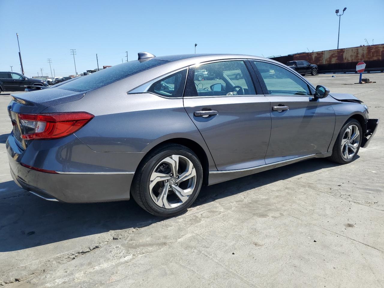 Photo 2 VIN: 1HGCV1F54JA055748 - HONDA ACCORD 