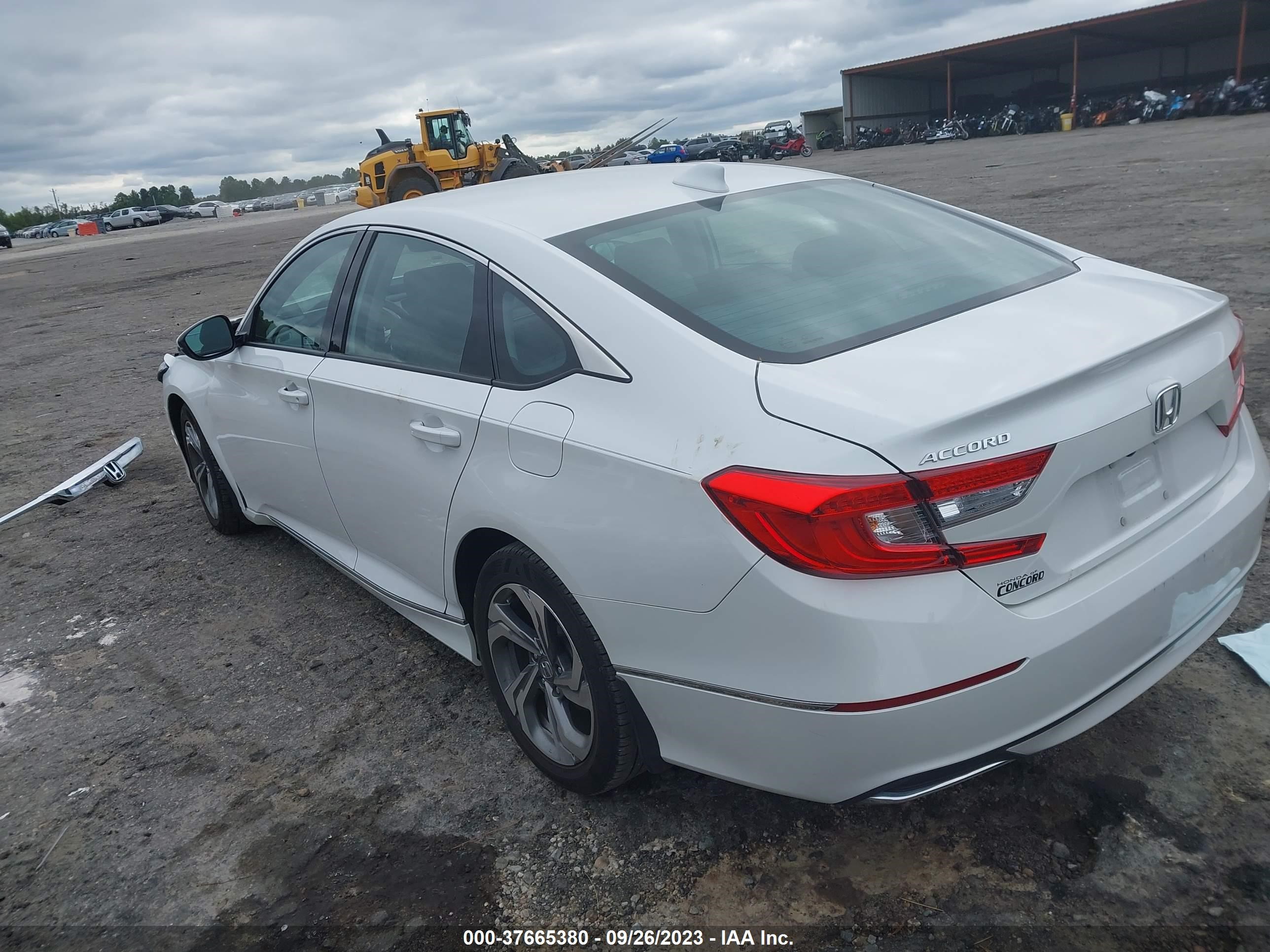 Photo 2 VIN: 1HGCV1F55JA188454 - HONDA ACCORD 