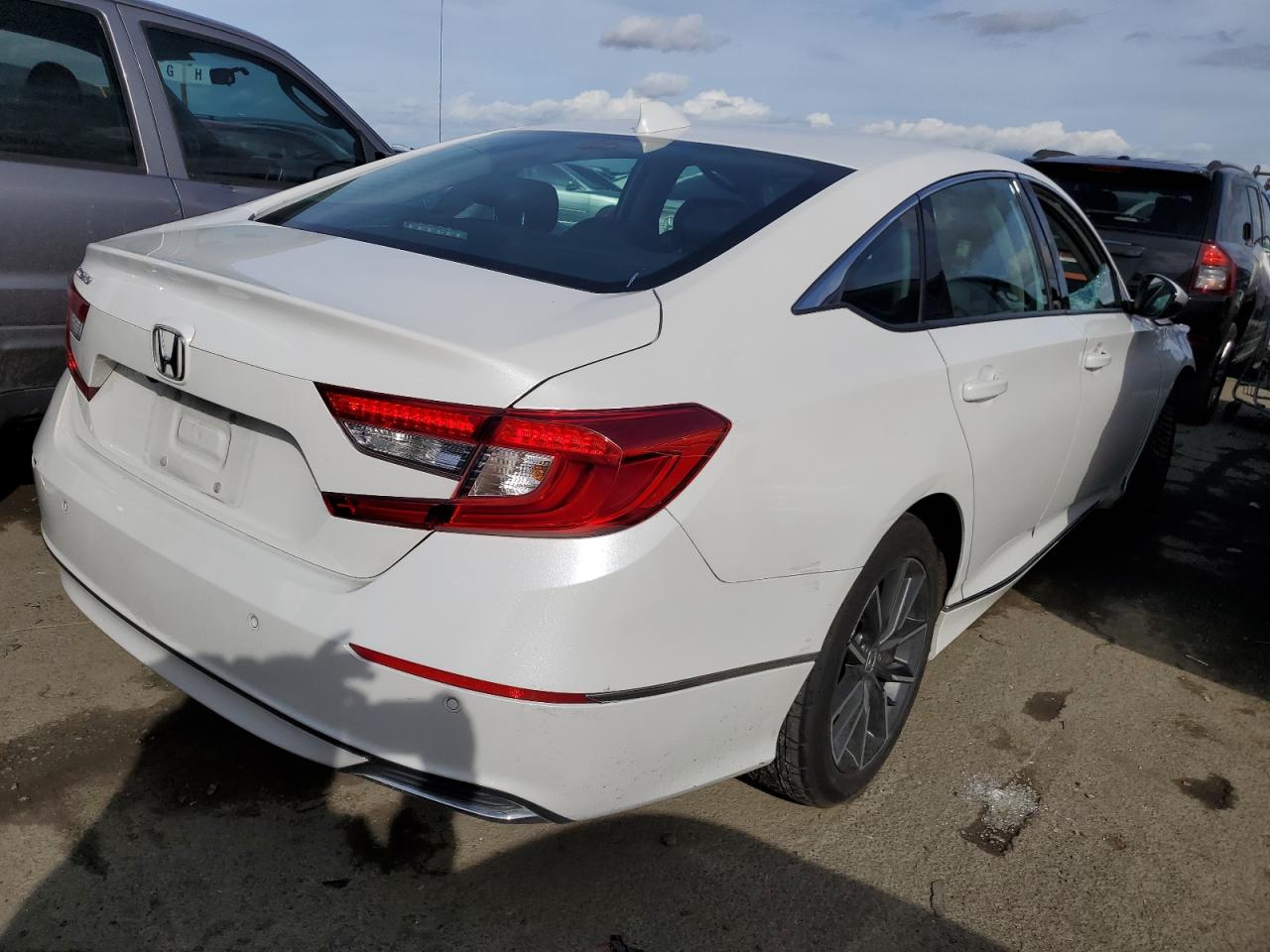 Photo 2 VIN: 1HGCV1F55MA074703 - HONDA ACCORD 