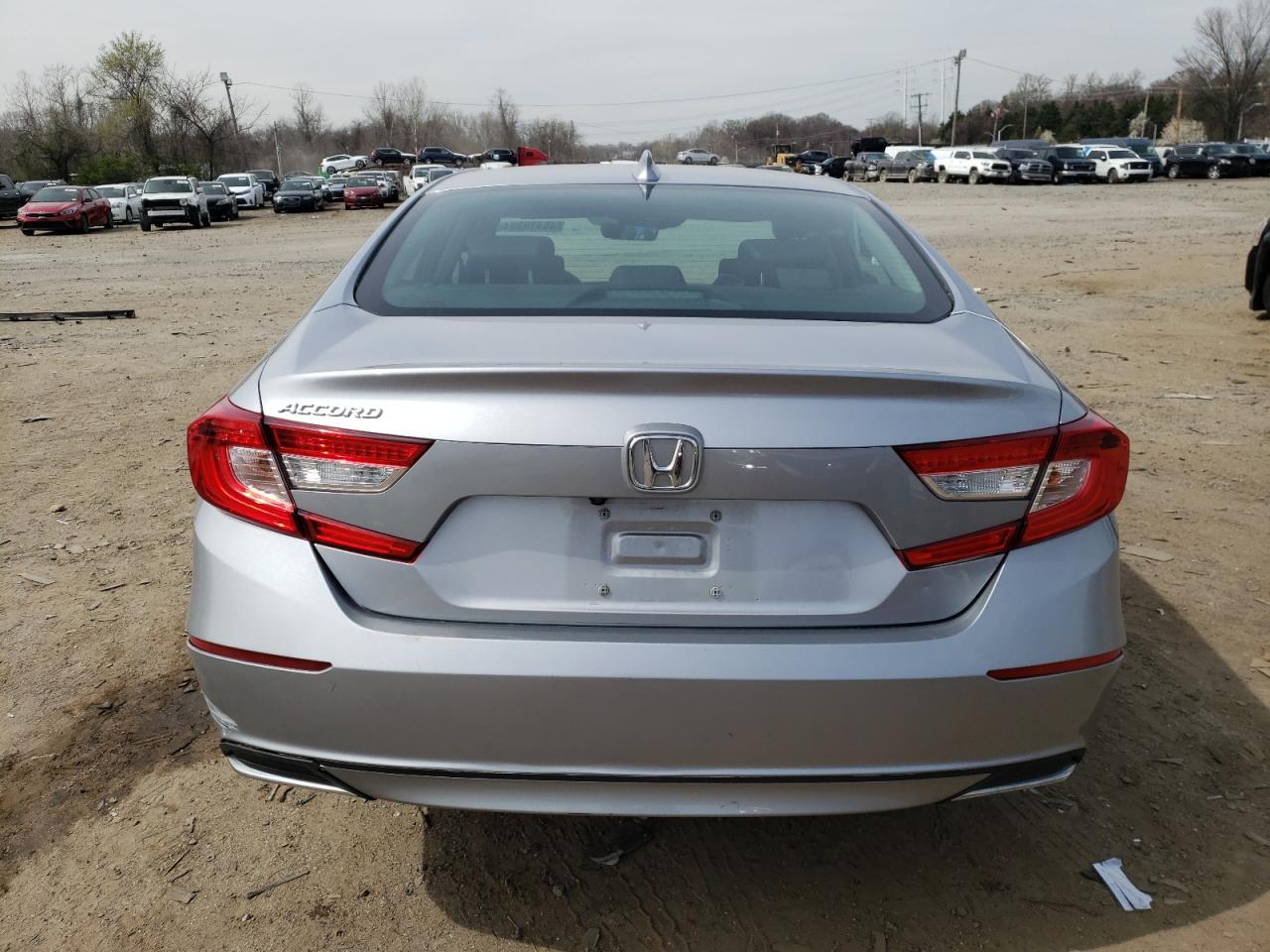 Photo 5 VIN: 1HGCV1F56JA017051 - HONDA ACCORD 