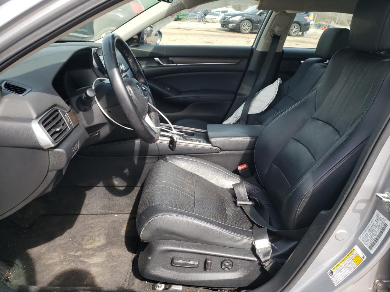 Photo 6 VIN: 1HGCV1F56JA017051 - HONDA ACCORD 