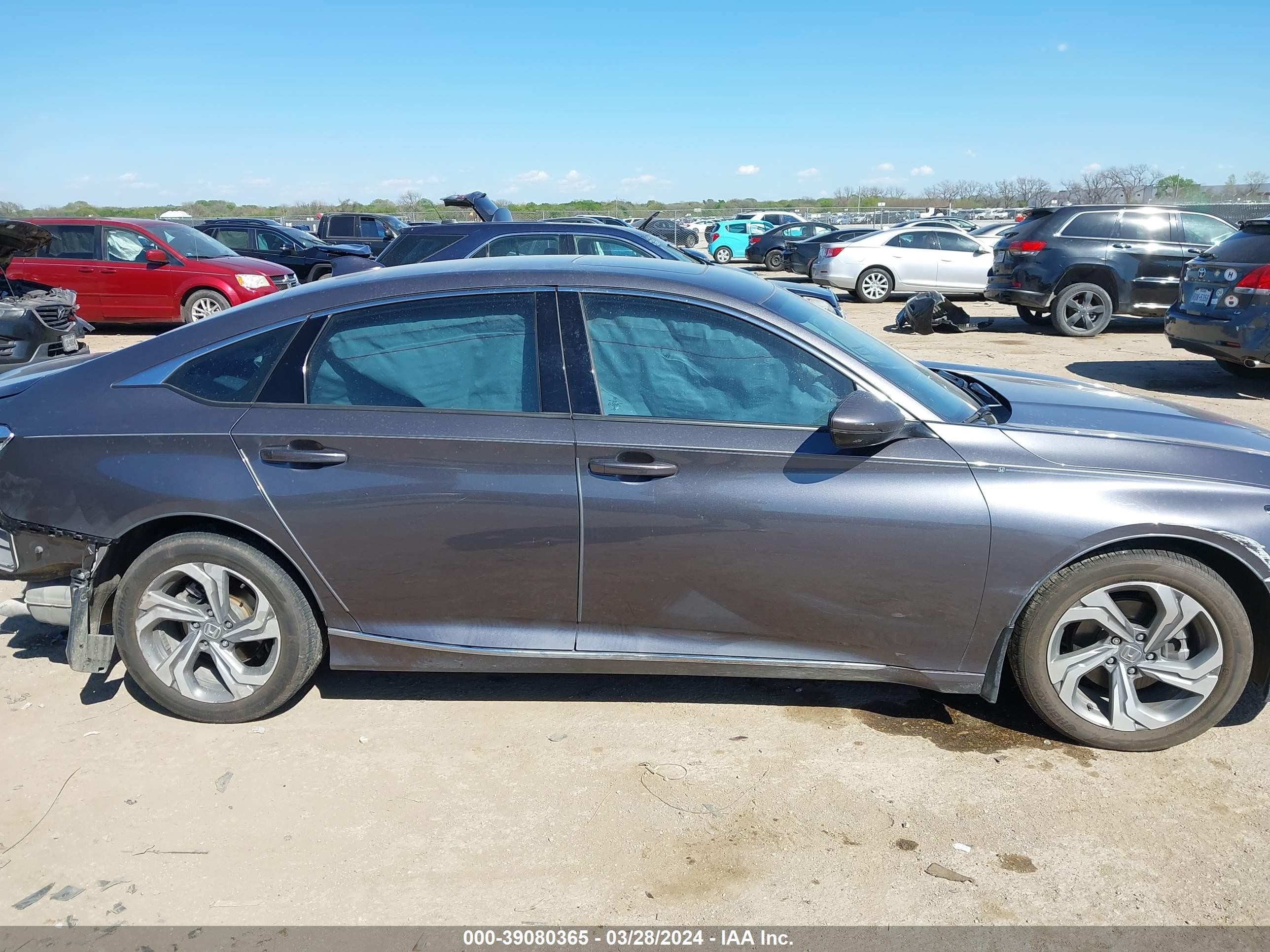 Photo 13 VIN: 1HGCV1F57JA110628 - HONDA ACCORD 