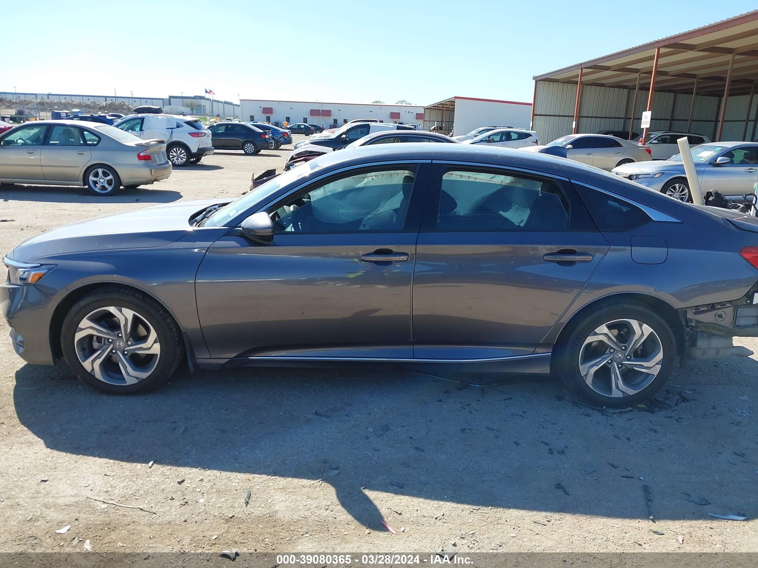 Photo 14 VIN: 1HGCV1F57JA110628 - HONDA ACCORD 