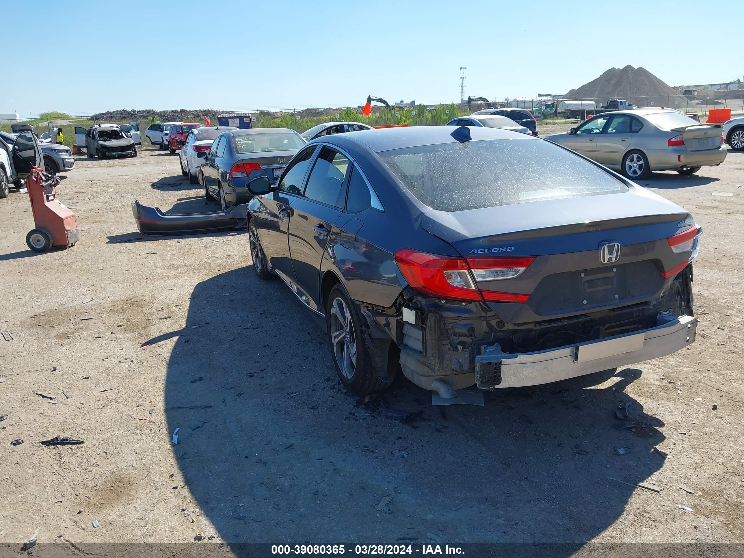 Photo 2 VIN: 1HGCV1F57JA110628 - HONDA ACCORD 