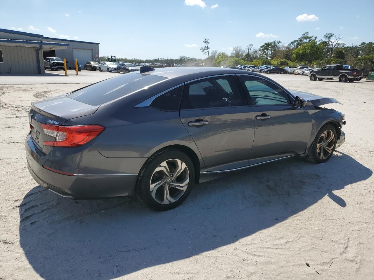 Photo 2 VIN: 1HGCV1F57JA113030 - HONDA ACCORD 