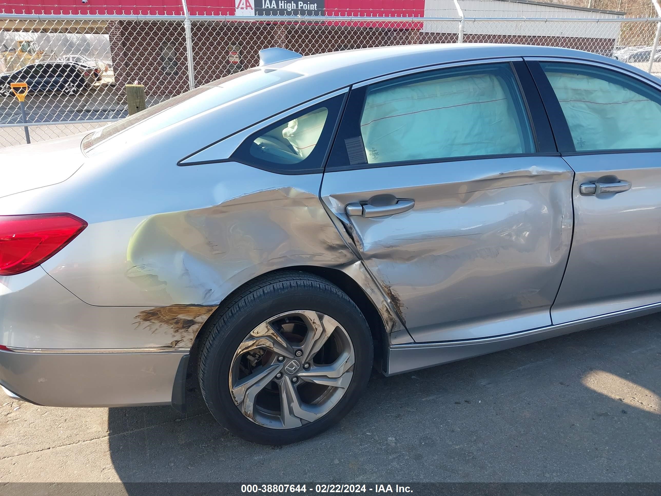 Photo 16 VIN: 1HGCV1F58JA199836 - HONDA ACCORD 