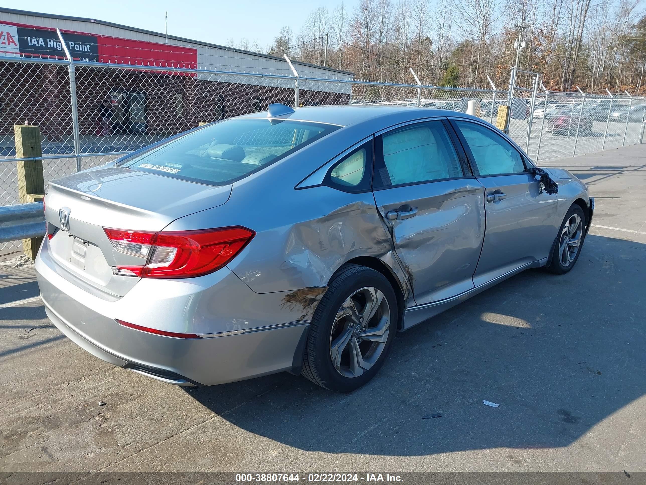 Photo 3 VIN: 1HGCV1F58JA199836 - HONDA ACCORD 