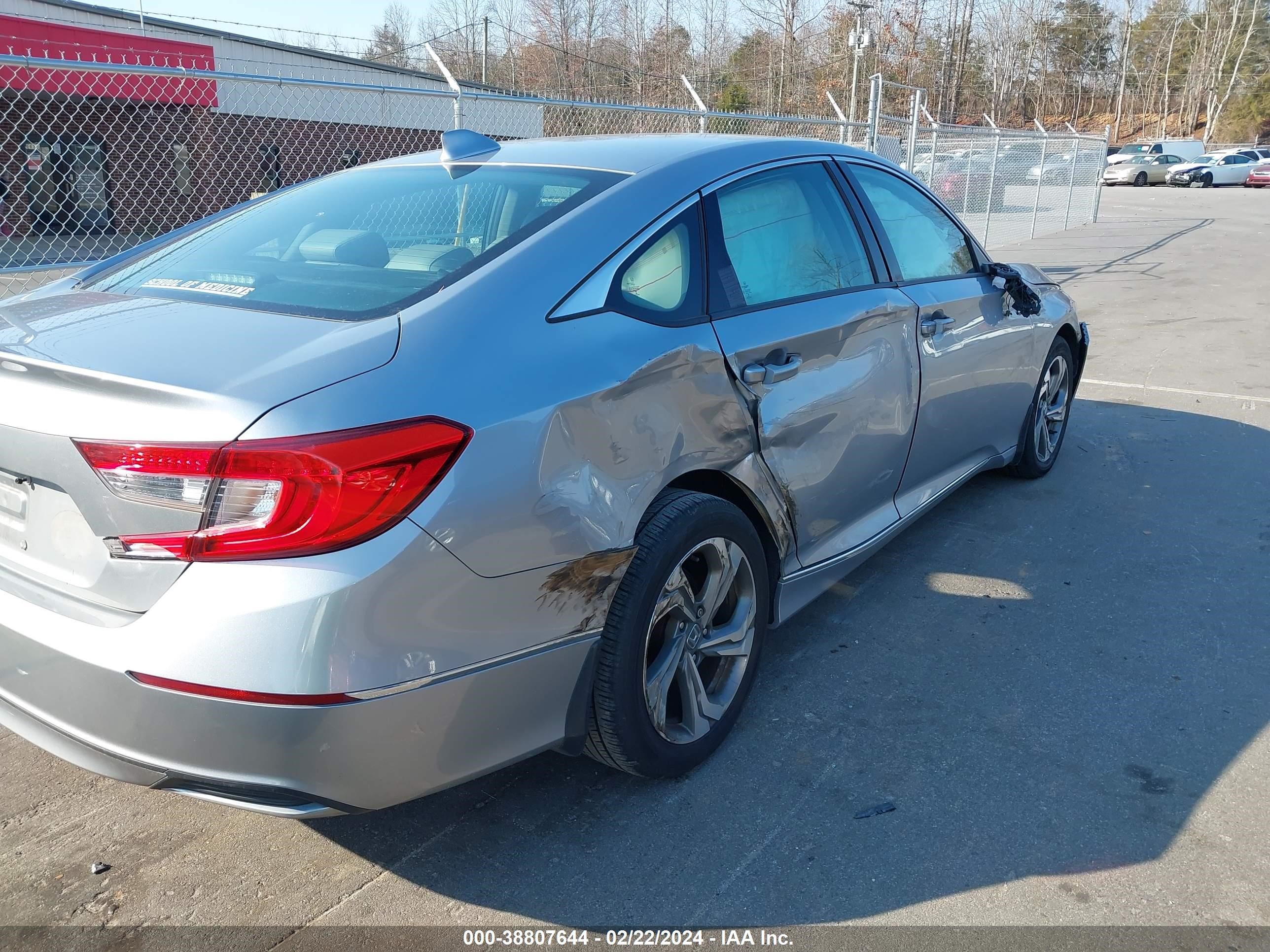 Photo 5 VIN: 1HGCV1F58JA199836 - HONDA ACCORD 