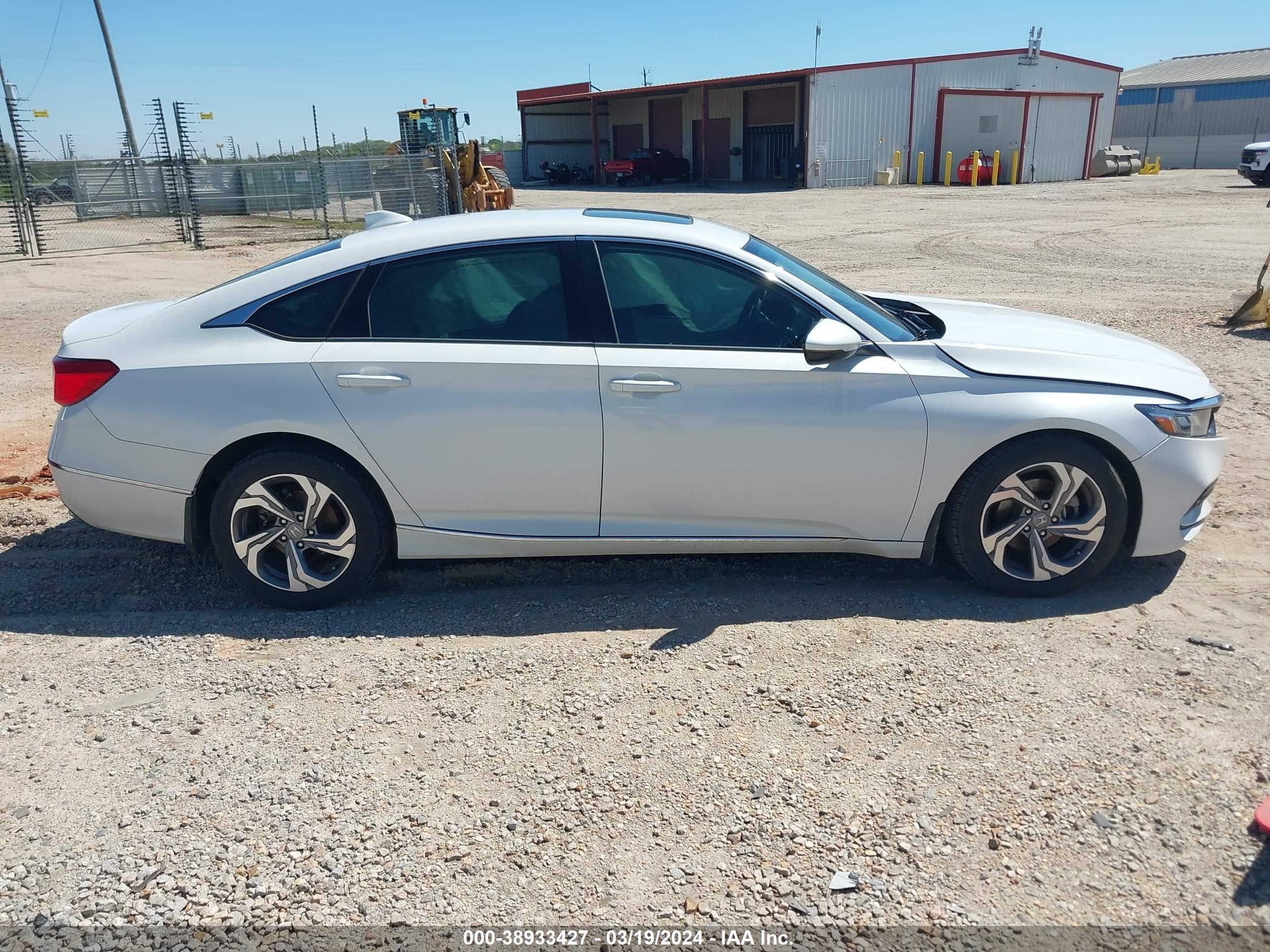 Photo 12 VIN: 1HGCV1F58JA202069 - HONDA ACCORD 