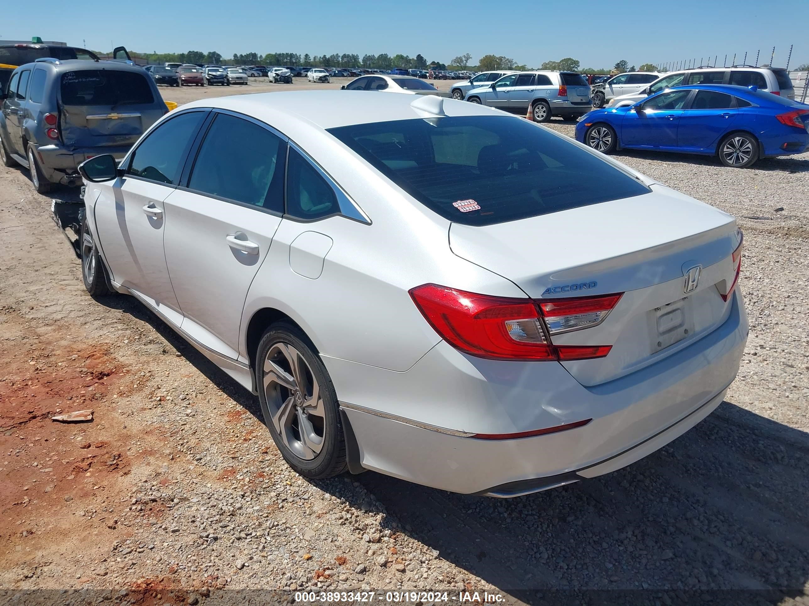 Photo 2 VIN: 1HGCV1F58JA202069 - HONDA ACCORD 