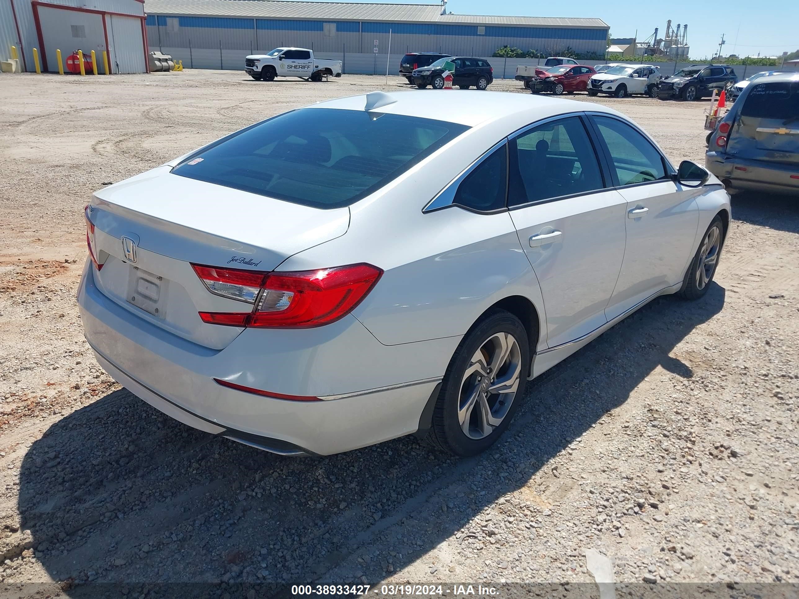 Photo 3 VIN: 1HGCV1F58JA202069 - HONDA ACCORD 