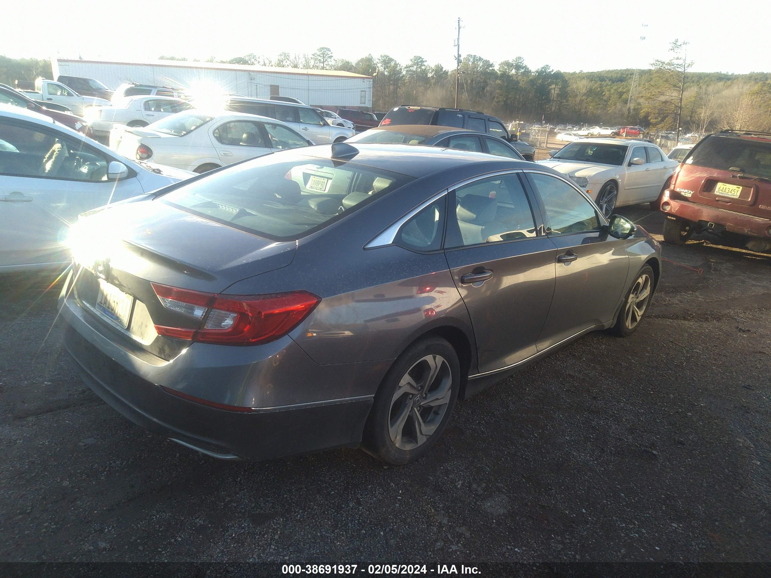 Photo 3 VIN: 1HGCV1F58LA097648 - HONDA ACCORD 